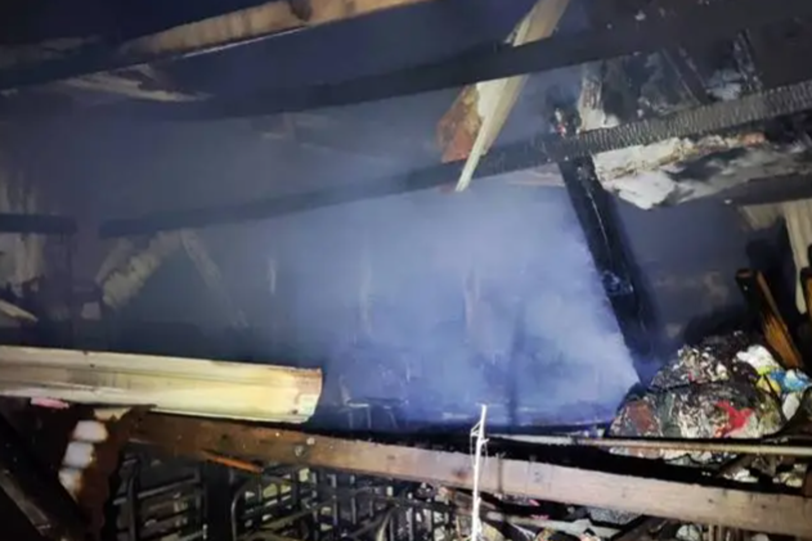 台南88歲婦為點蠟燭照明「火燒屋喪命」！消防派18車36人搶救　房屋已燒成火海