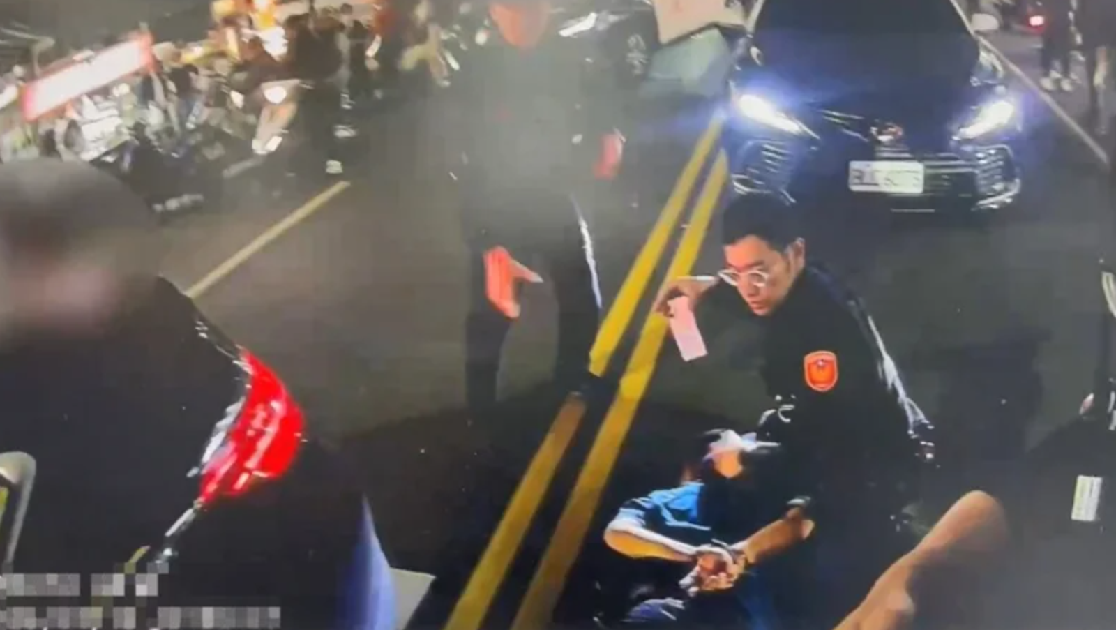 酒駕男無照逆向拒檢　逃竄高雄街頭1.2公里　悍警「浴血破窗」揪出龜縮男