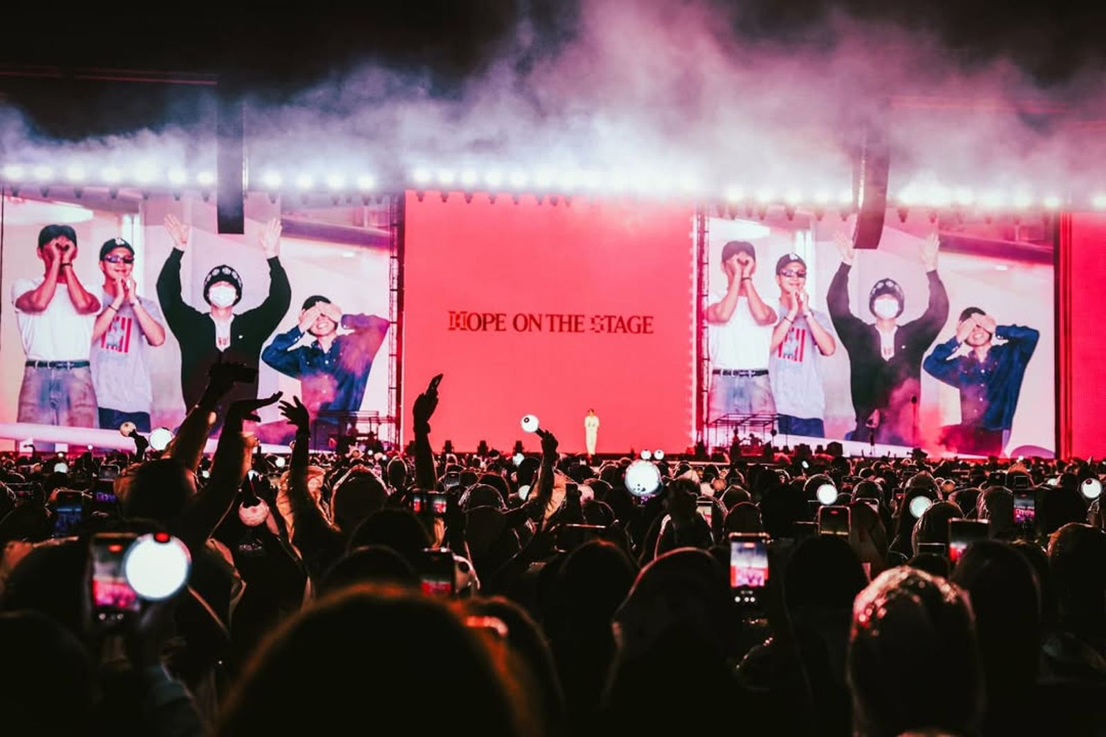 BTS全員在上週五、出道12週年之際，在j-hope的演唱會搶先全員合體。翻攝IG@uarmyhope