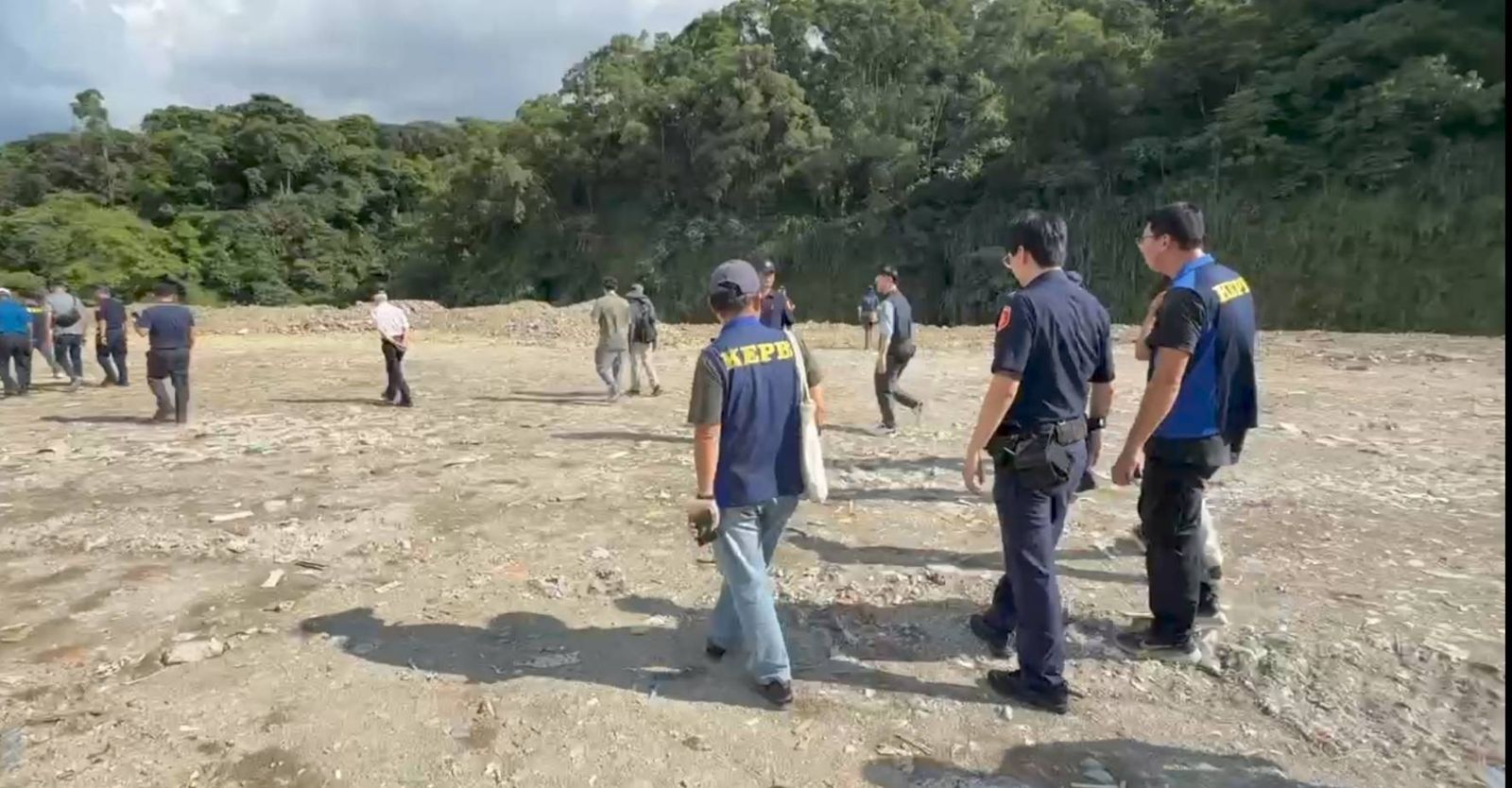 檢察長出動！高雄美濃「大峽谷」連環爆　橋檢檢察長張春暉上午親率隊會勘