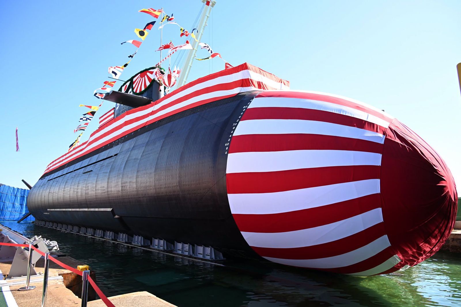 目前大鯨級潛艦已有5艘服役,1艘海試、1艘下水。圖為今年10月8日,最新一艘大鯨級潛艦「翔鯨號」(SS-519)在神戶造船廠舉行命名與下水儀式。圖/取自日本海上自衛隊Fb
