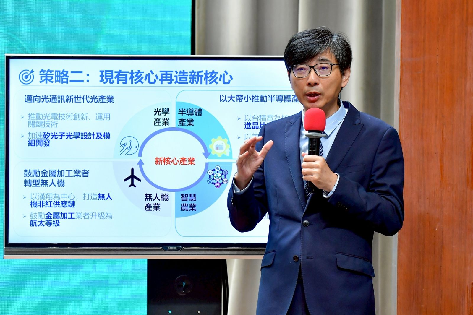 台積電、美光、漢翔齊聚　卓榮泰拍板「中部精密智慧因核心推動方案」