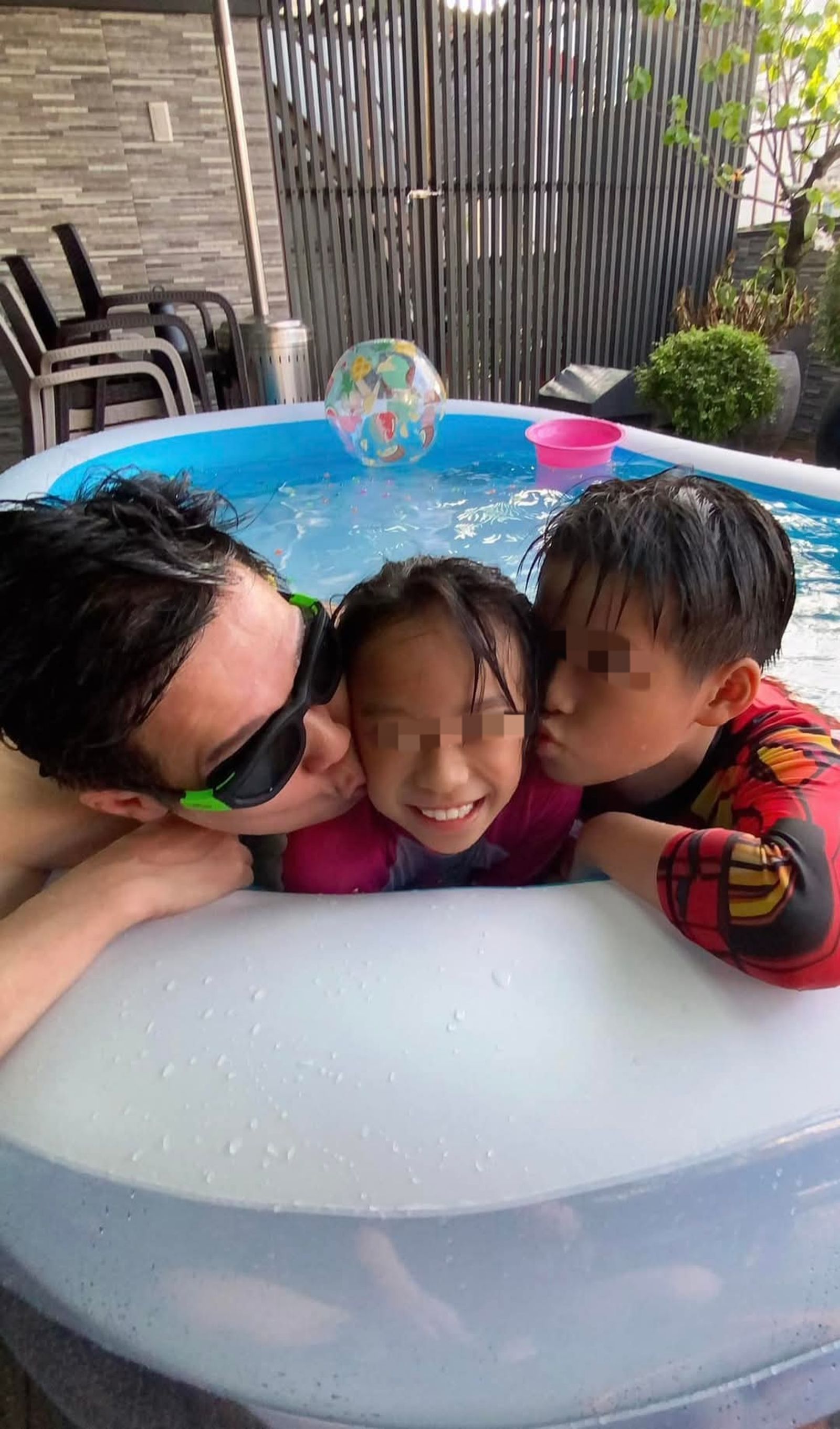 品冠雖忙於工作仍不時抽空陪伴兒女。翻攝品冠臉書