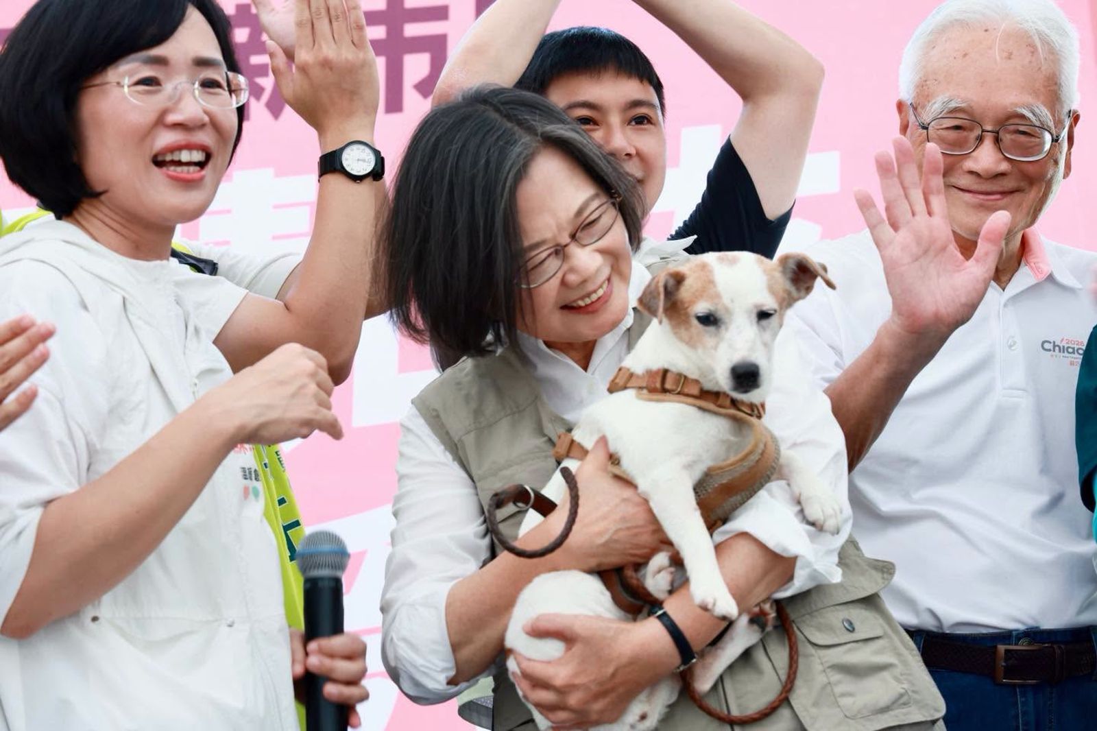 蘇巧慧成立山友後援會!「登山界網紅」蔡英文現身力挺 愛犬樂樂意外搶鏡