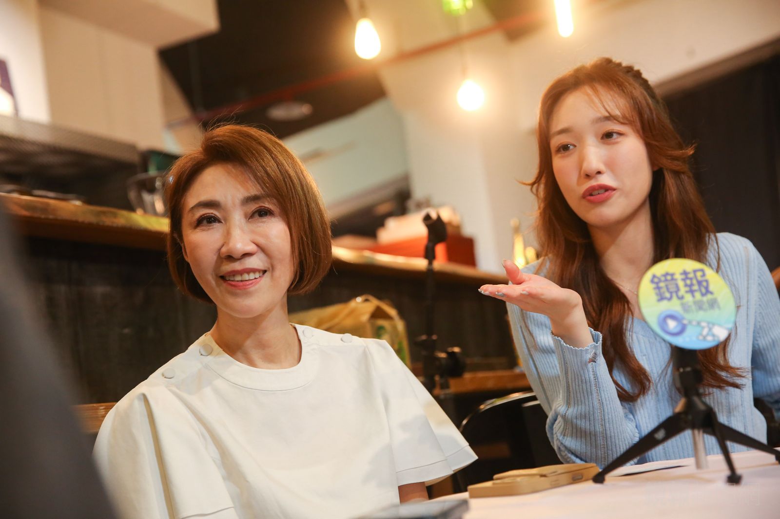 李翊君（左）和女兒王敏淳（右）亦師亦友，大小事都會分享討論。李鍾泉攝