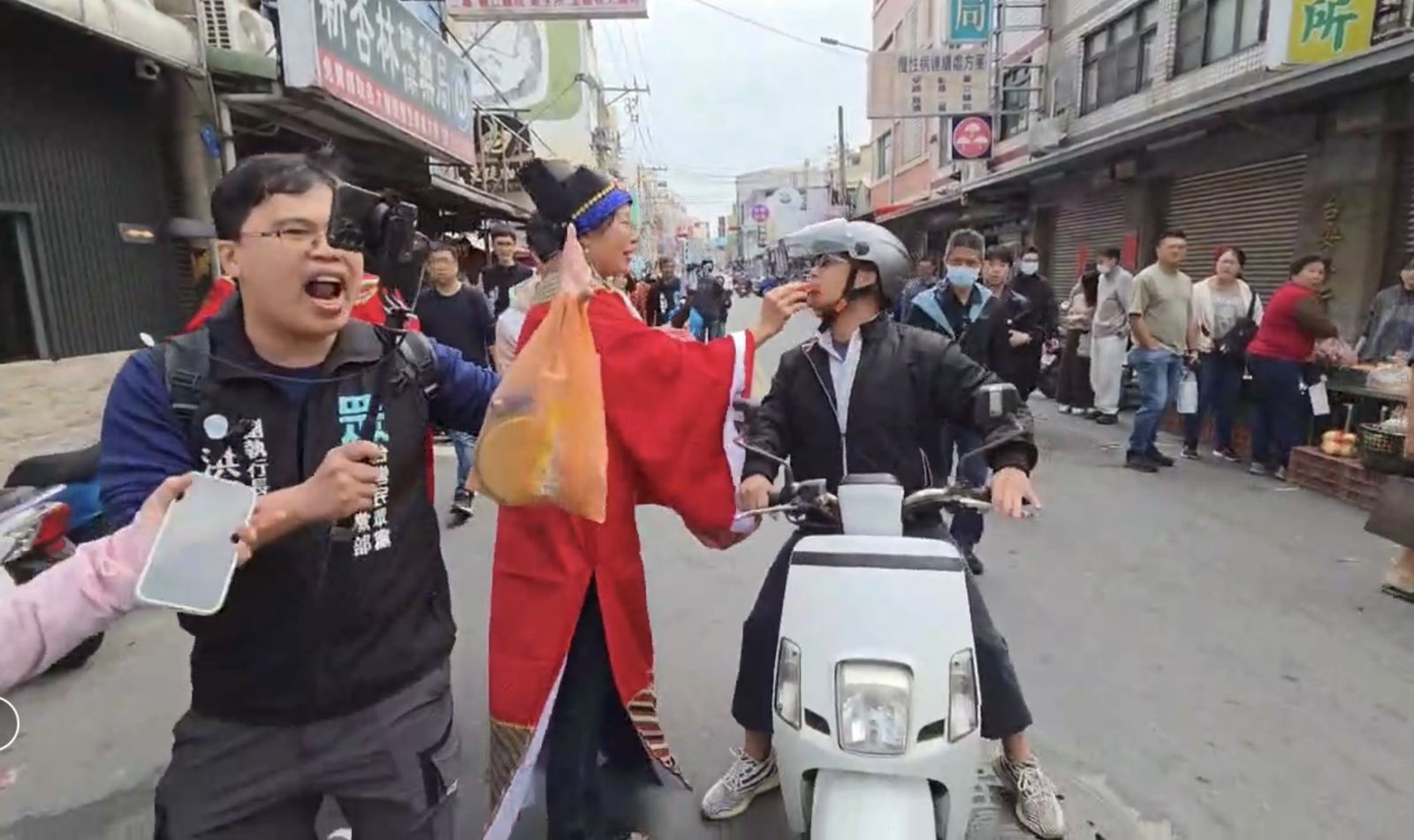 嗆聲民眾遭志工拿糖塞嘴!黃國昌感慨:民進黨應停止撕裂社會