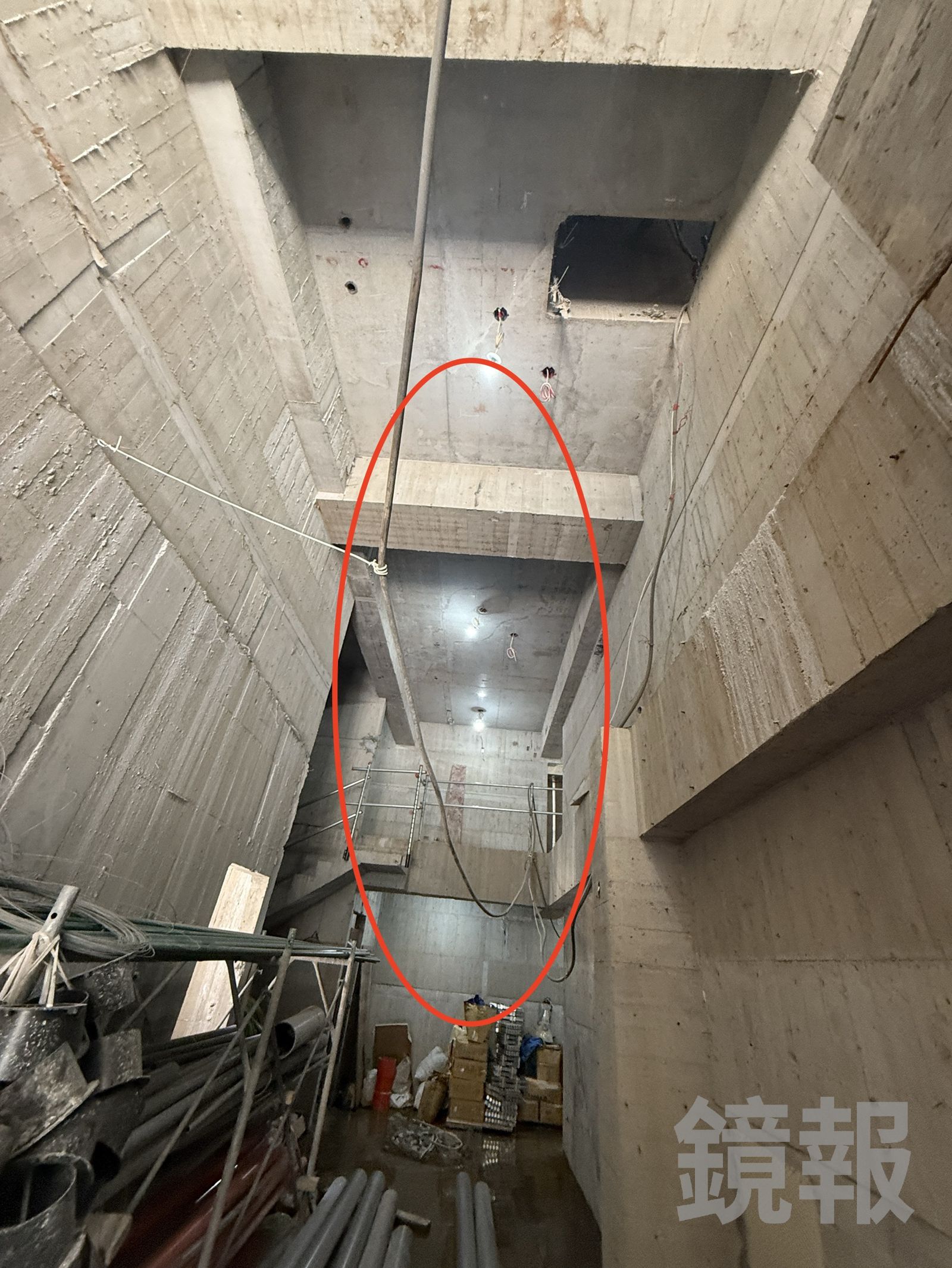范男墜落後幸運吊掛在電纜上並未直接落地。警方提供