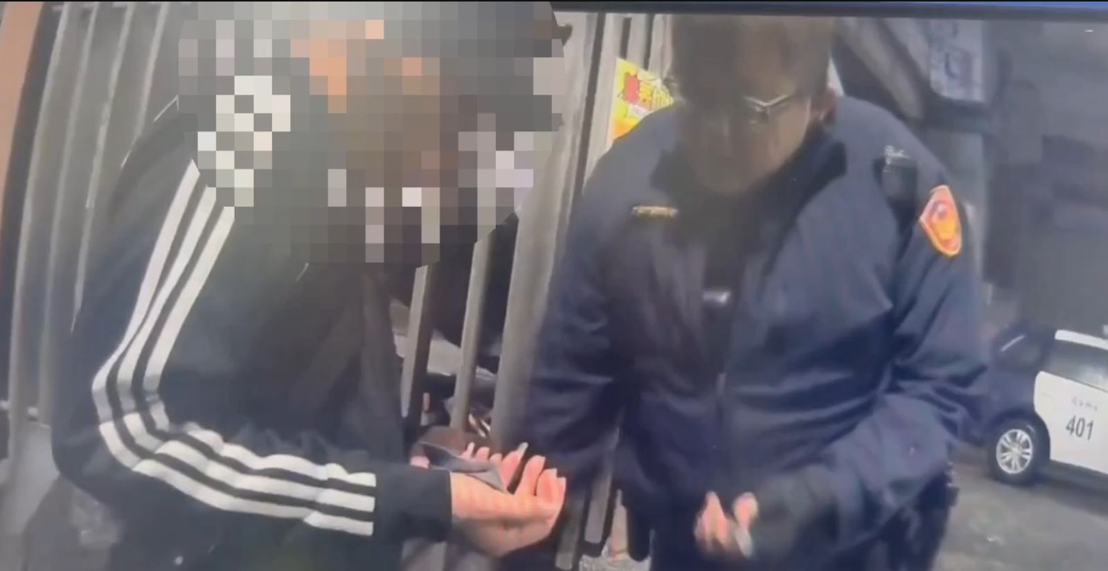 夫妻吵架女子持刀逛大街　害慘毒蟲友人遭警查獲