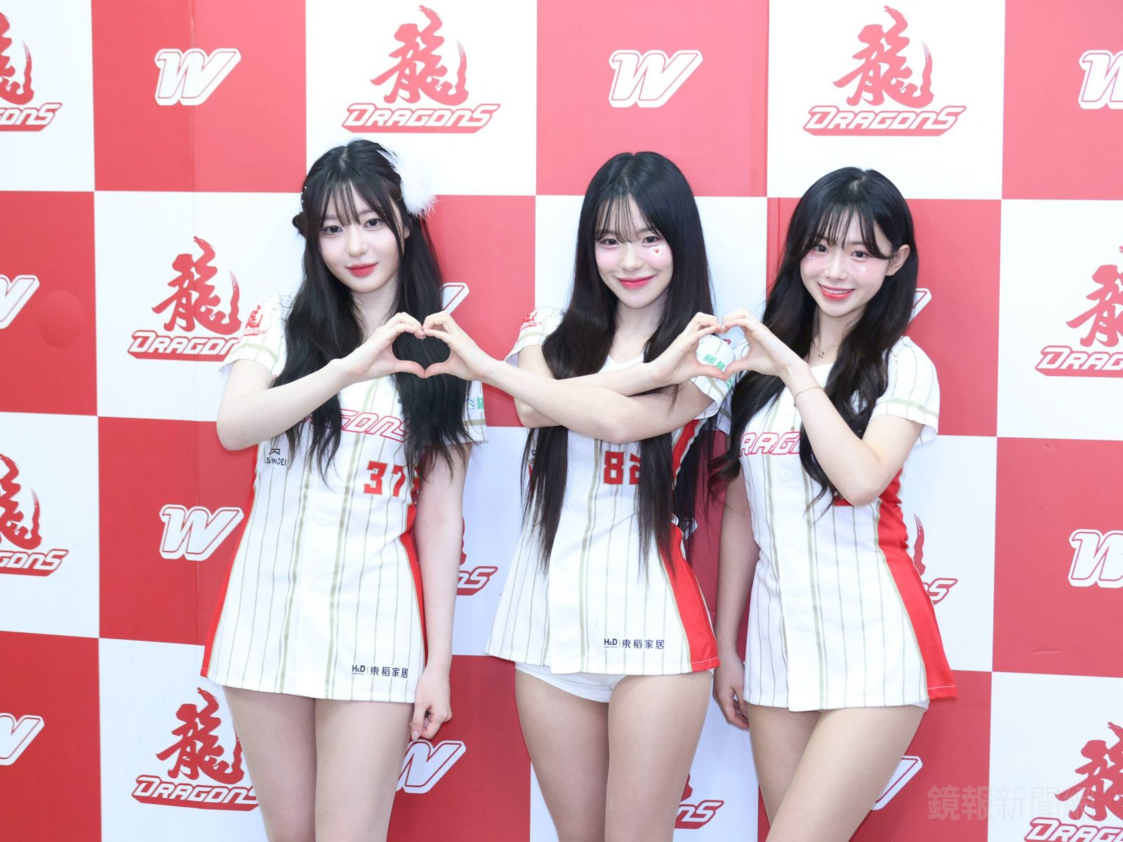 味全龍韓籍三本柱今日首度合體應援。劉耀勻攝