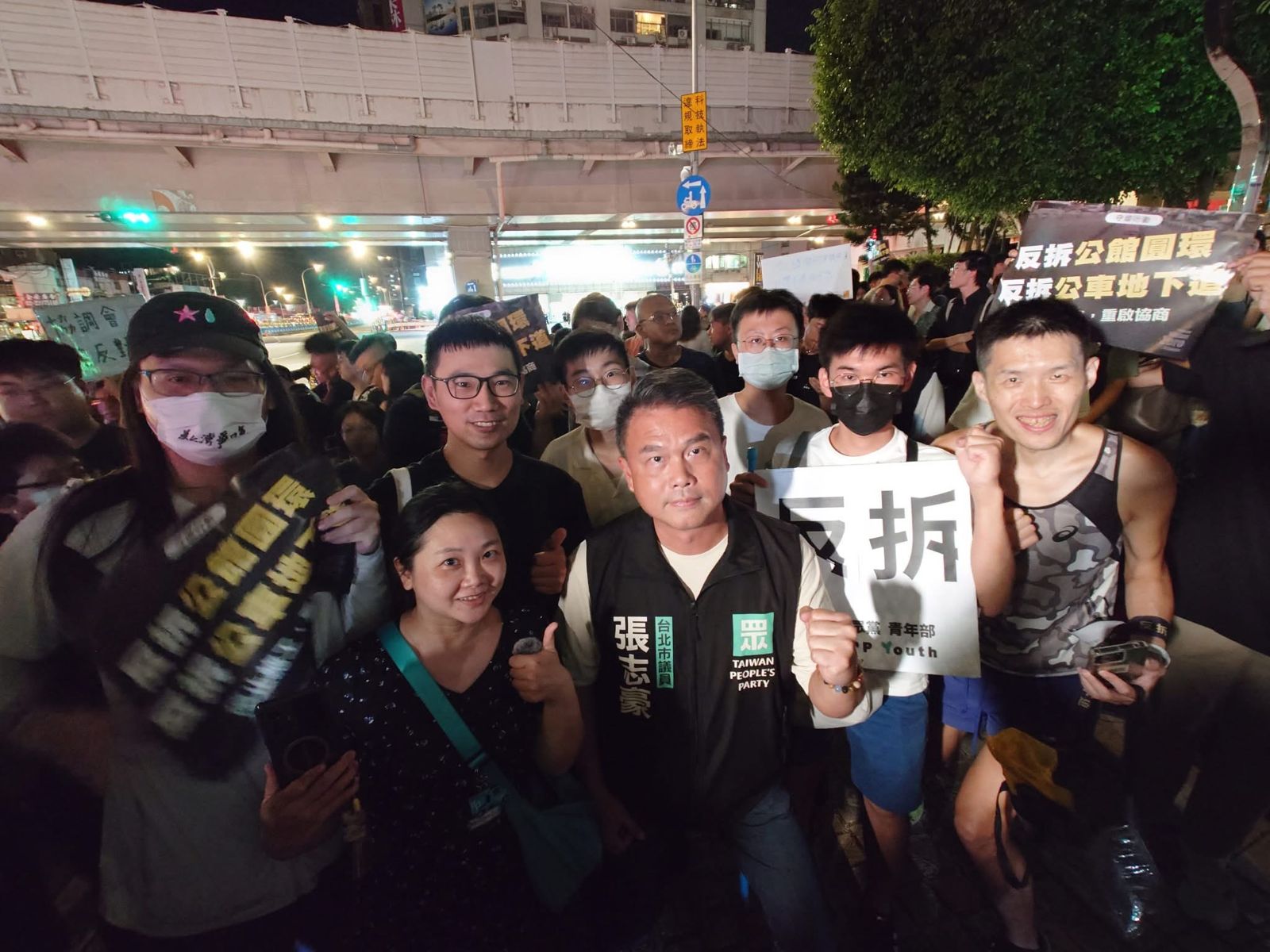 同框苗博雅抗議公館圓環拆除惹小草不滿 張志豪:表達居民心聲就離開