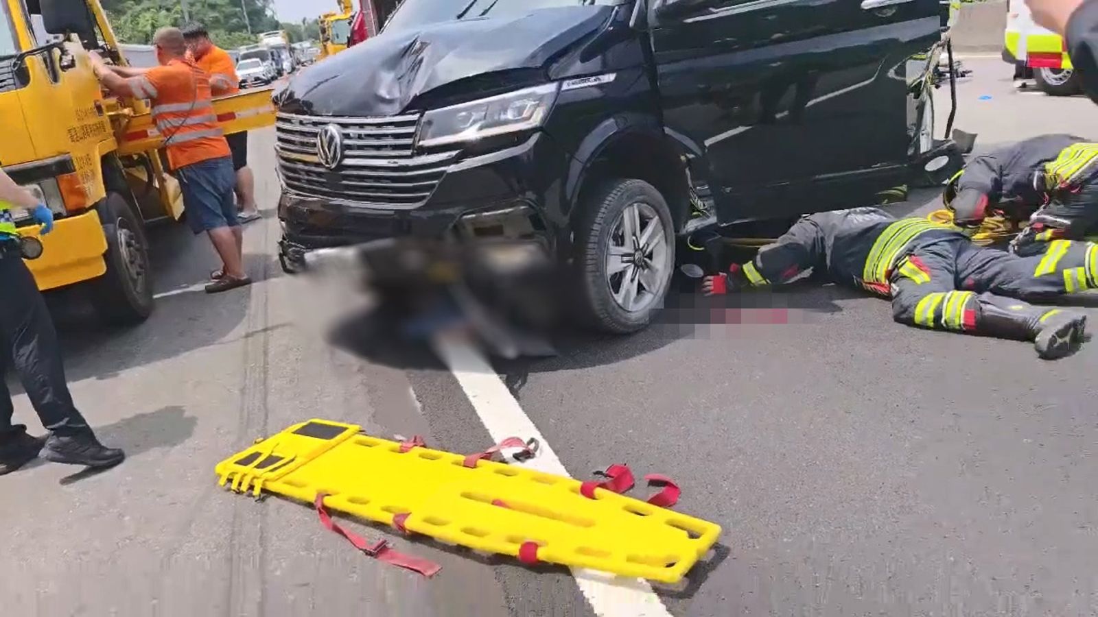 國1三義段3車連環撞!3人無生命跡象1重傷 1女噴飛車外有人困車底