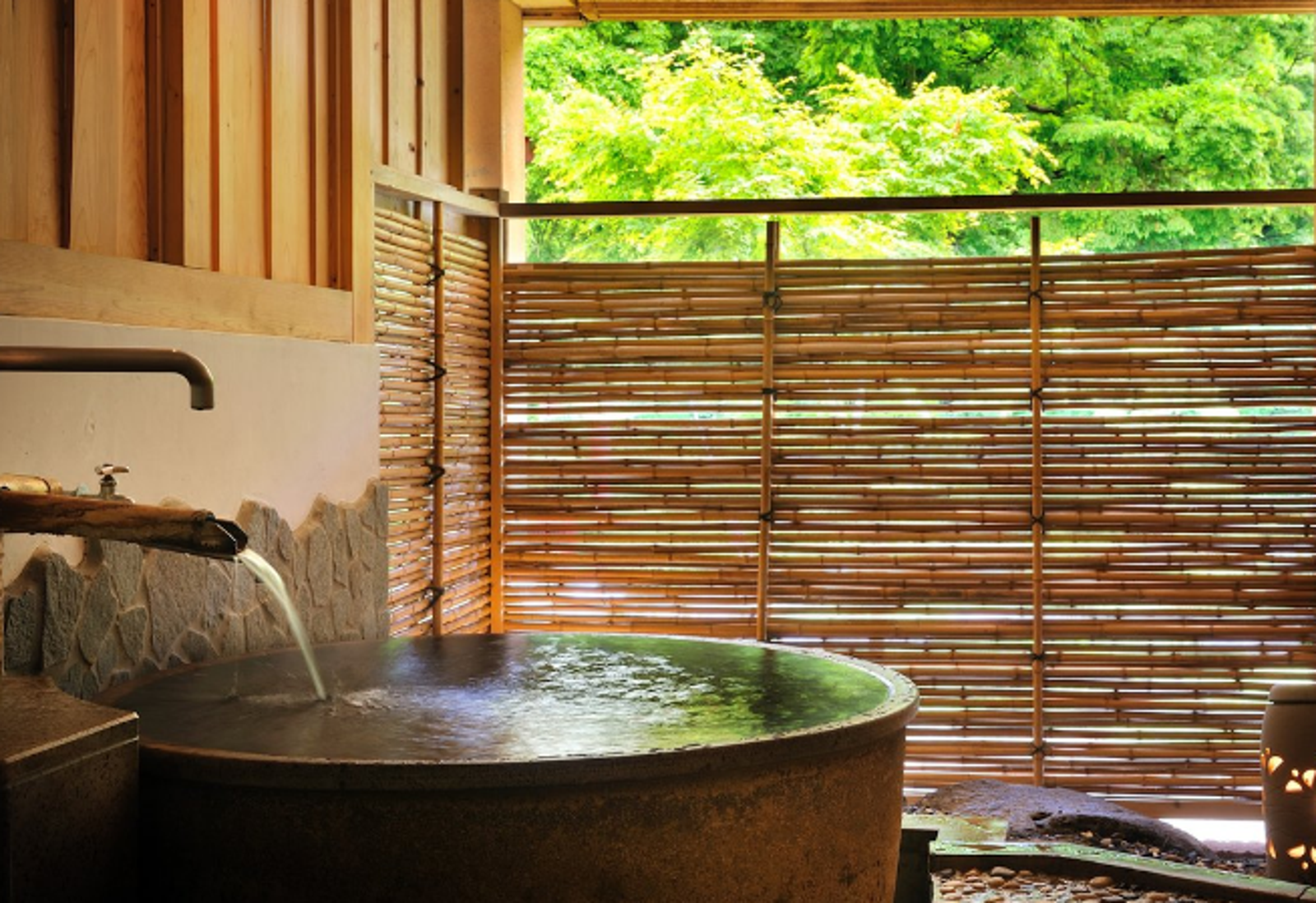 百大溫泉旅館遭噁男「從從容容」偷窺!老闆辯稱「他來抓獨角仙」不給退費 網友教1招反制