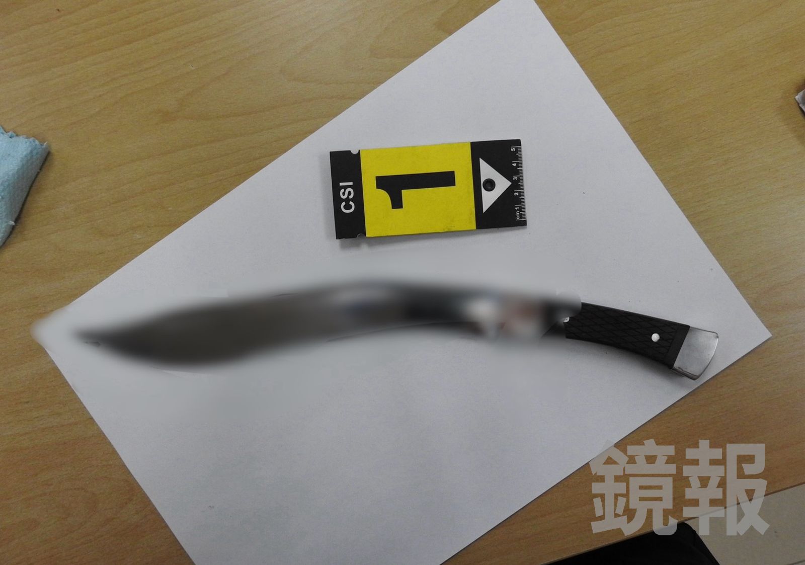 許男疑似因覺得中秋晚會唱歌太吵，持刀理論爆發口角竟砍傷鄰居。翻攝畫面