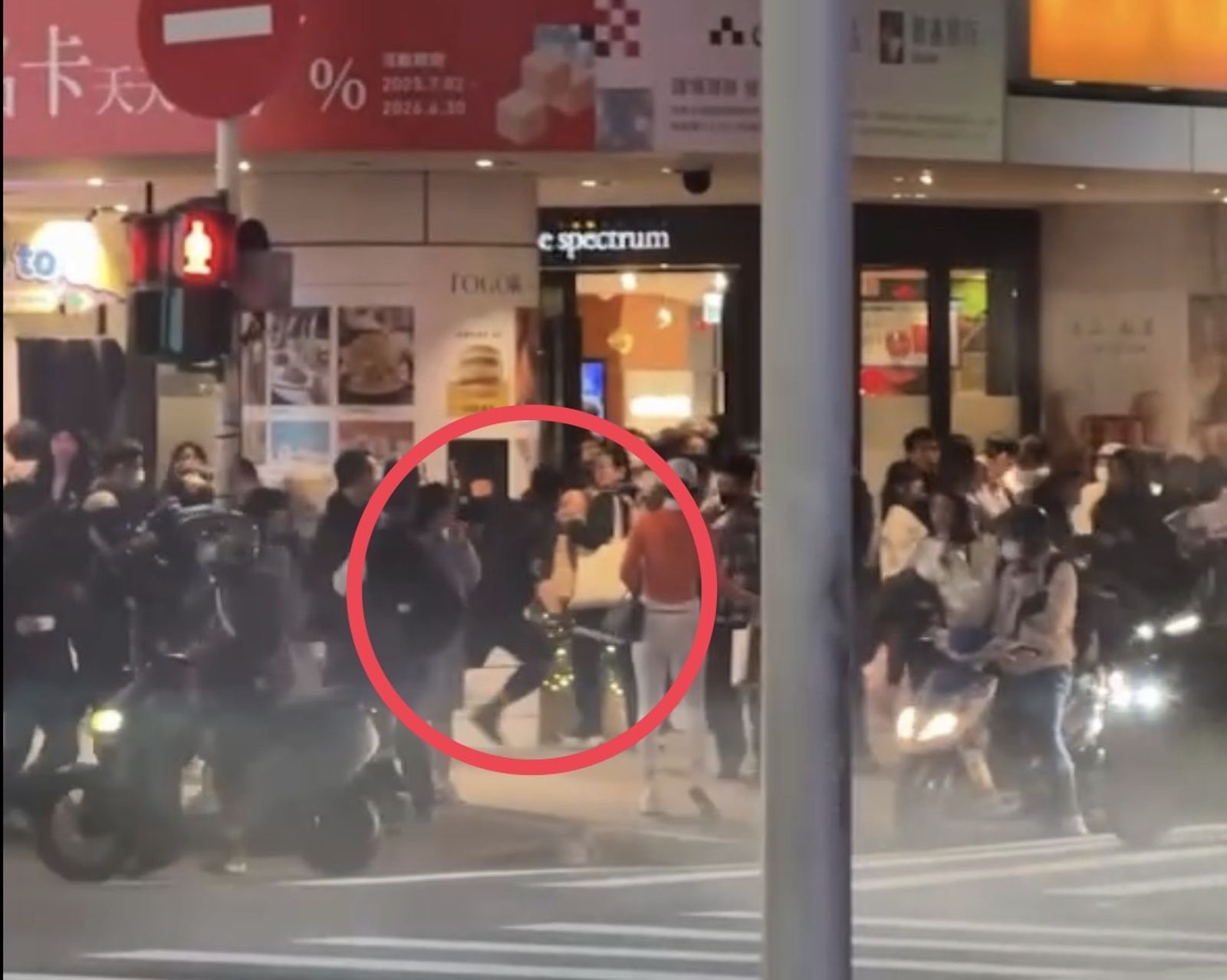 解密張文半途跑回旅館原因：看新聞直播　看完秒改後段犯案計畫　