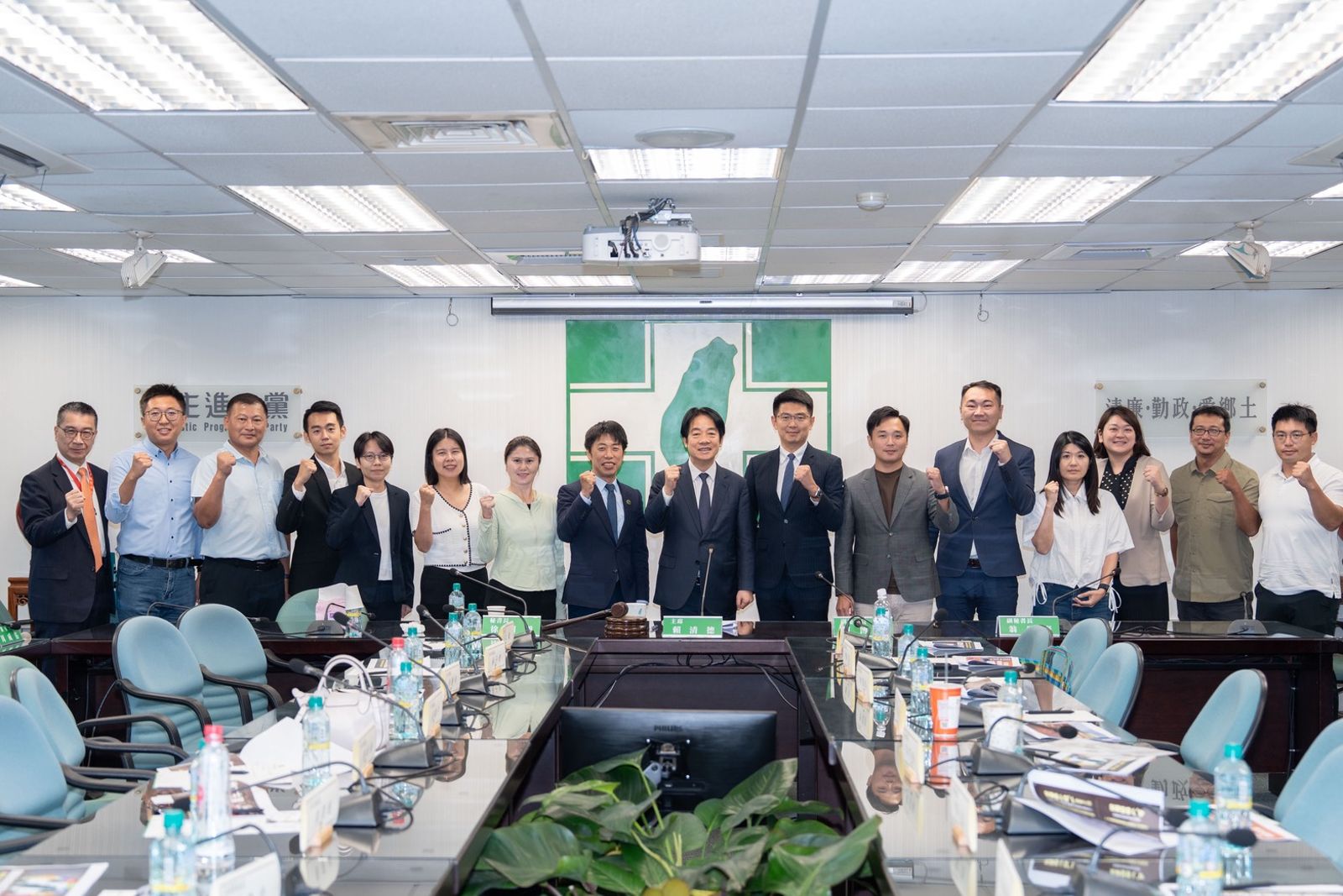 賴清德允諾成立橫向平台加強溝通　綠青壯派議員會談後滿意喊：威廉2.0來了