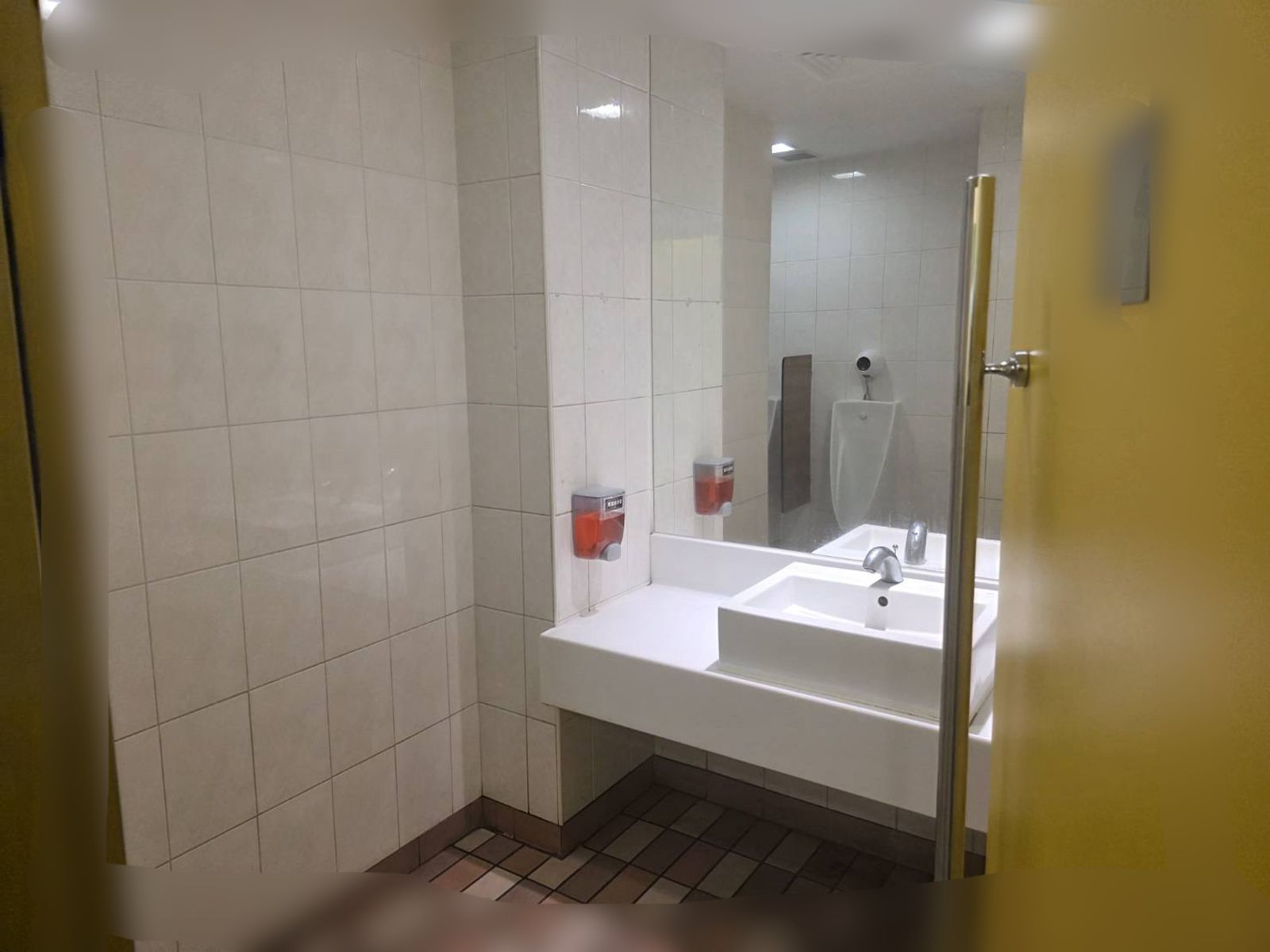 高雄麥當勞廁所驚見男屍　48歲失蹤男離奇陳屍馬桶旁身分曝