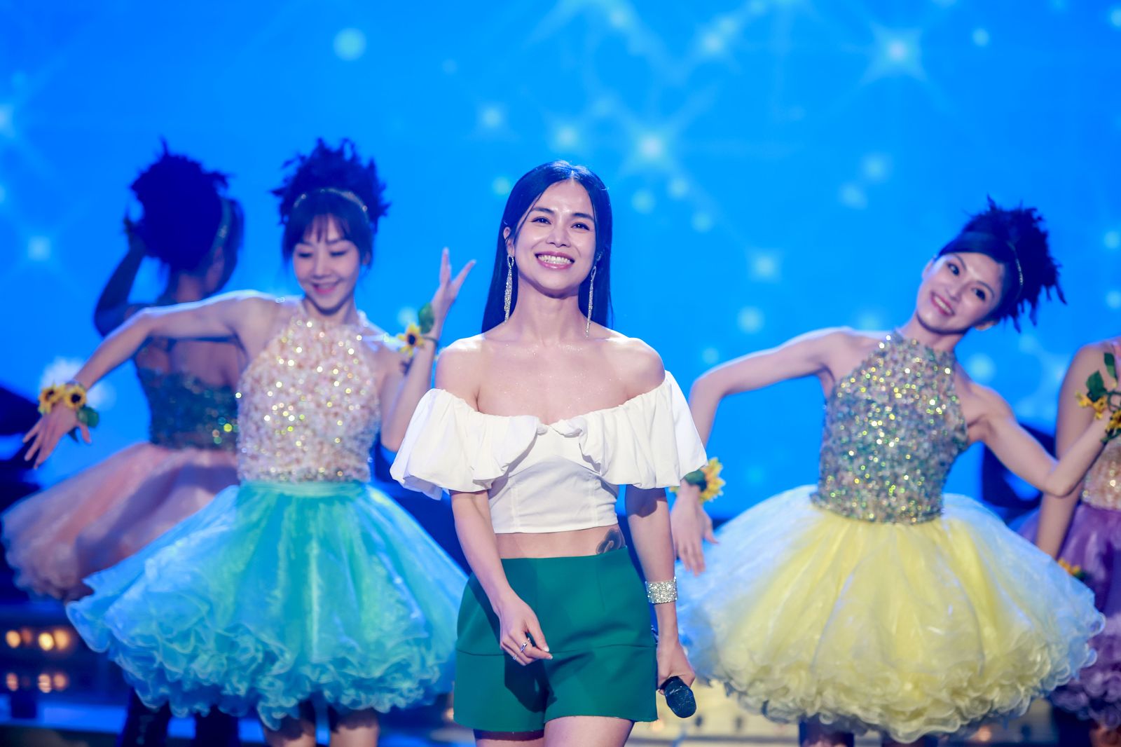 林芯儀(中)與柯有倫不約而同投票給演唱〈媽祖的囝子〉的林奕妘