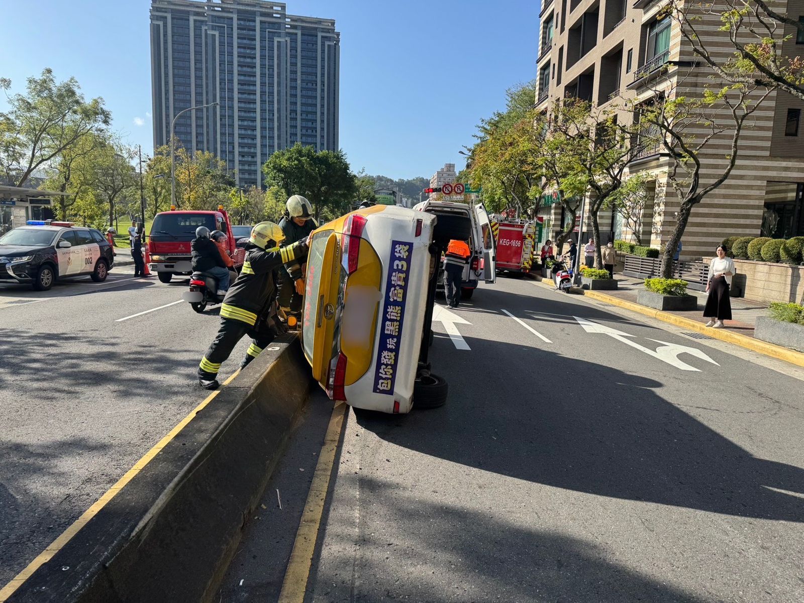 北市9小時內兩台小黃接連翻車 2運將「1共同點」警直呼太巧