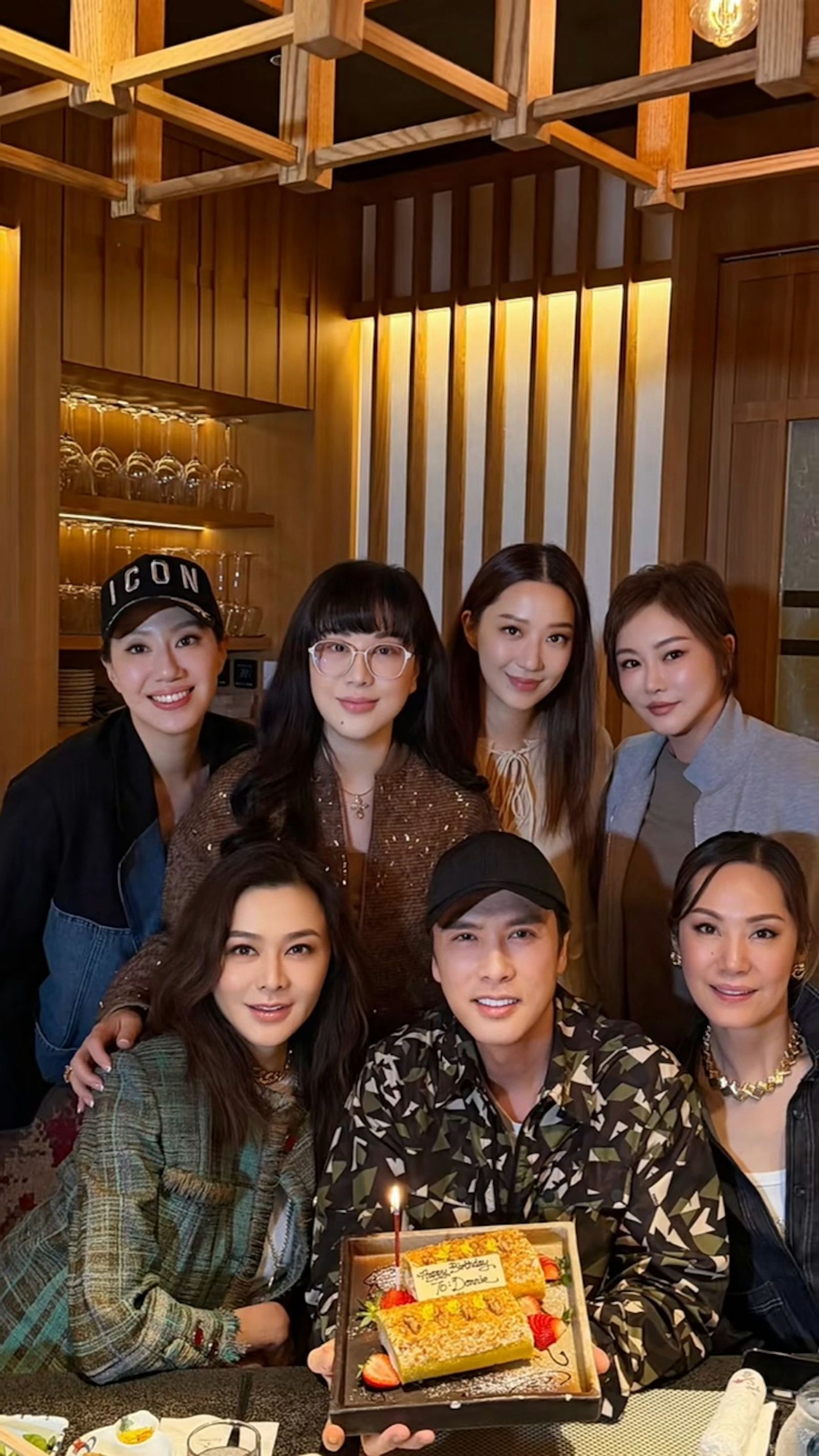 63歲的關之琳（前排左）依舊凍齡。翻攝小紅書
