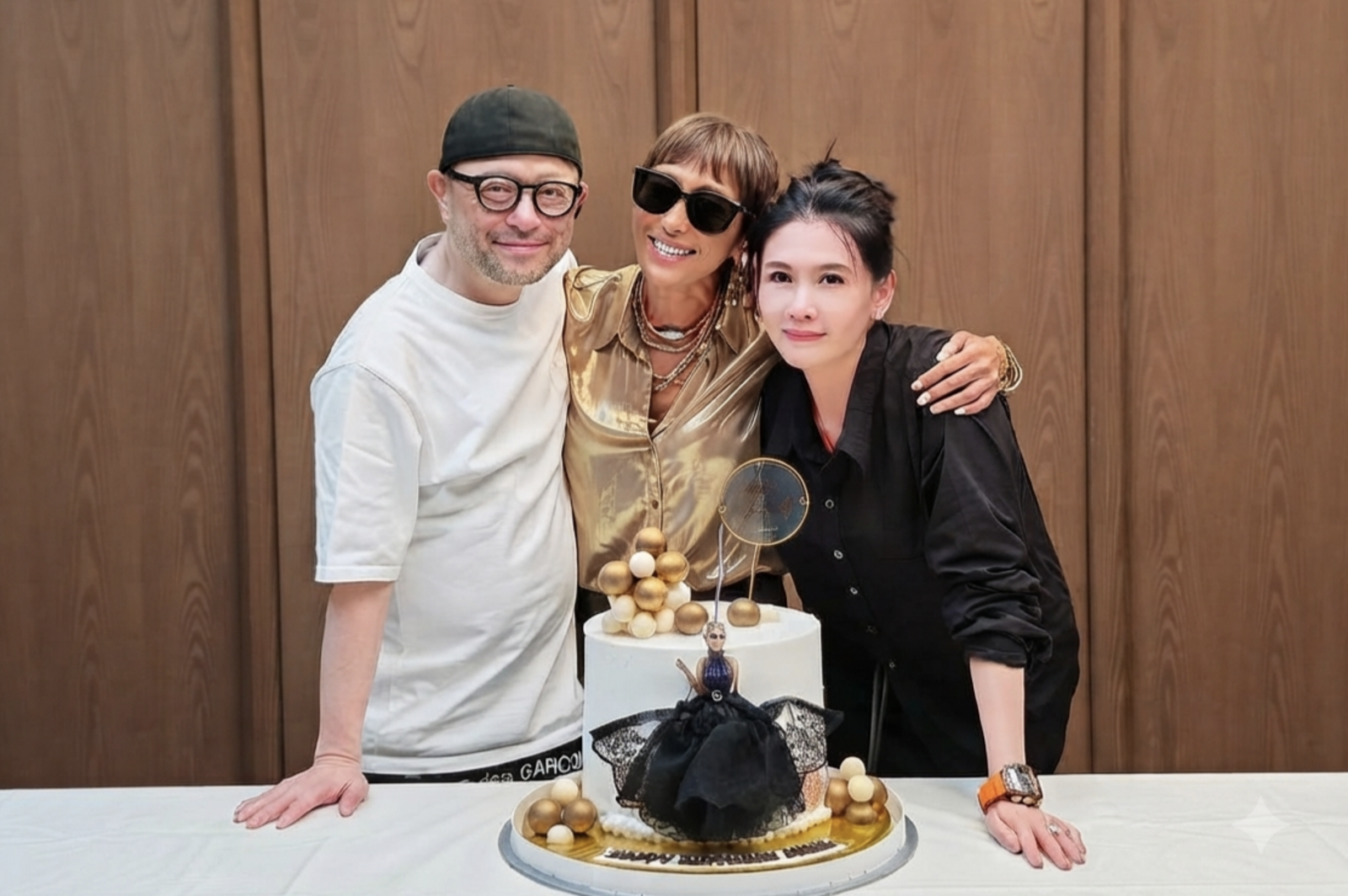 息影27年罕見現身!58歲邱淑貞「手戴1物」要價1094萬 凍齡真實狀態曝光