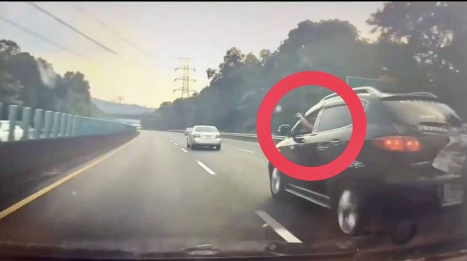 國3開槍男抓到了！　警扣2支鎮暴槍，查出他有持槍逼車紀錄