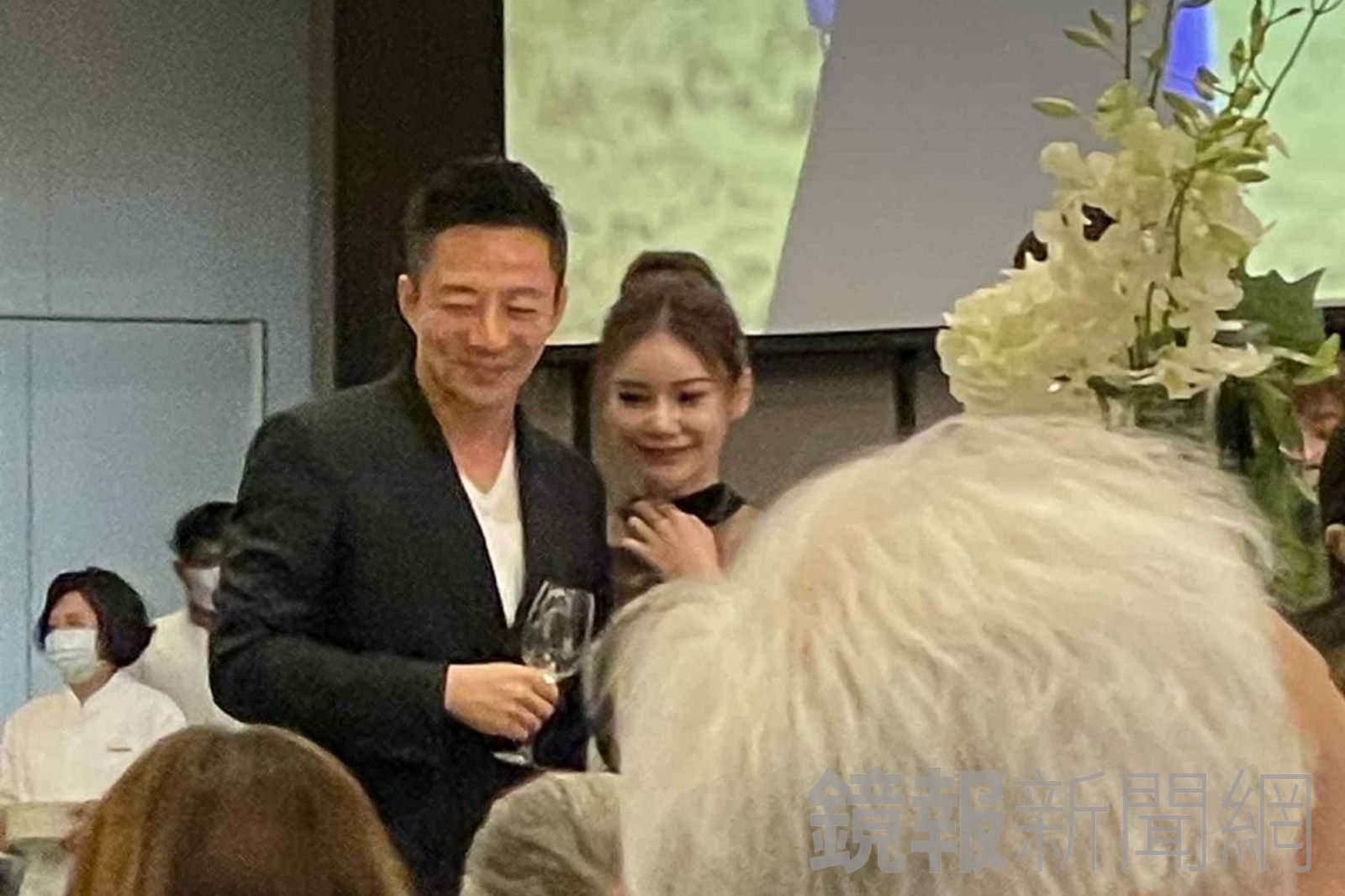 獨家直擊／汪小菲、馬筱梅大婚首度返台放閃！　台北萬豪「牽手敬酒」高調搶盡風頭　