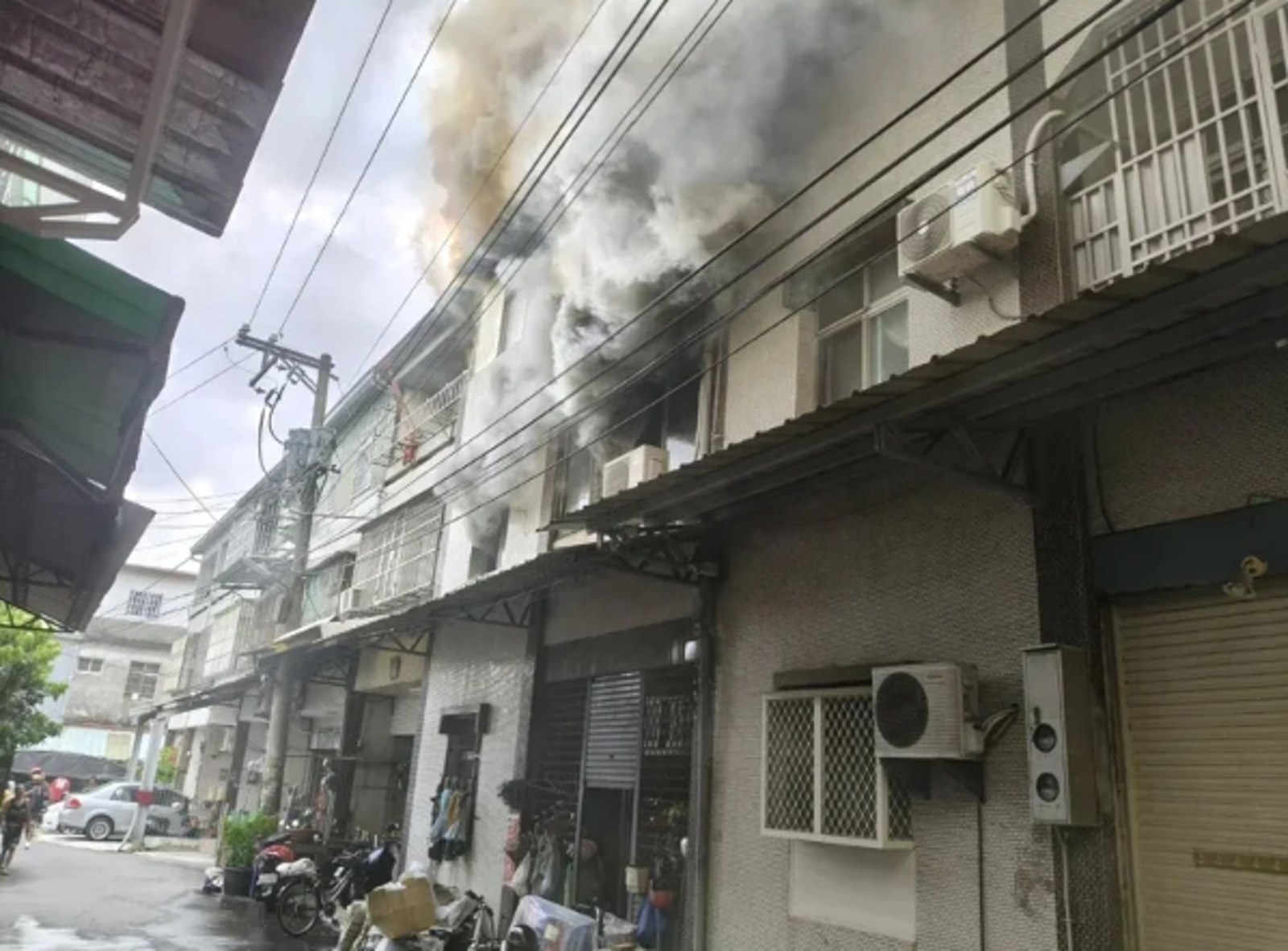 台中豐原透天厝慘劇!5人驚逃死劫 72歲翁「臉腹72%二度燒傷」 插管搏命