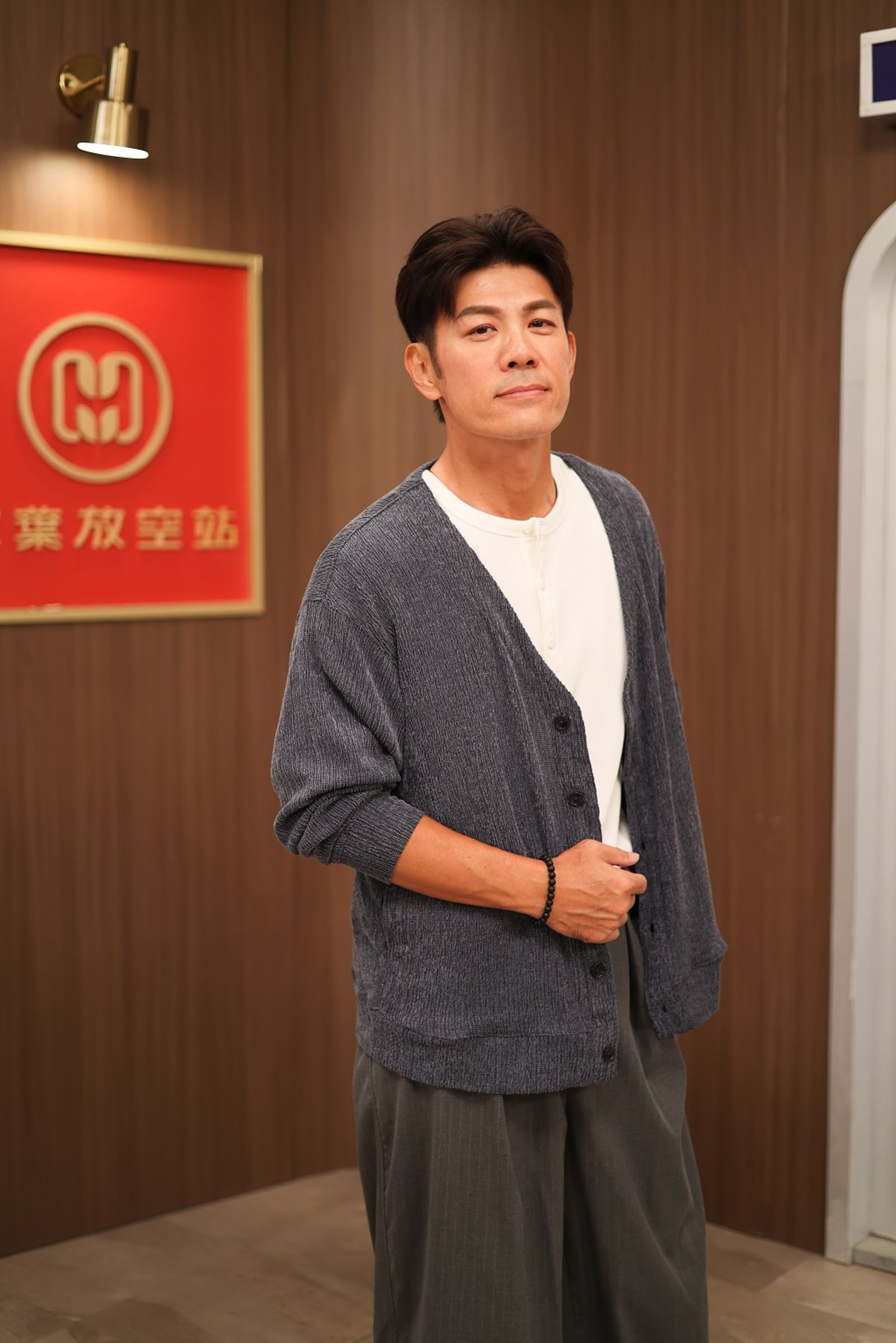 陳志強挑戰傲嬌又難搞的角色性格，被導演虧本色演出。民視提供