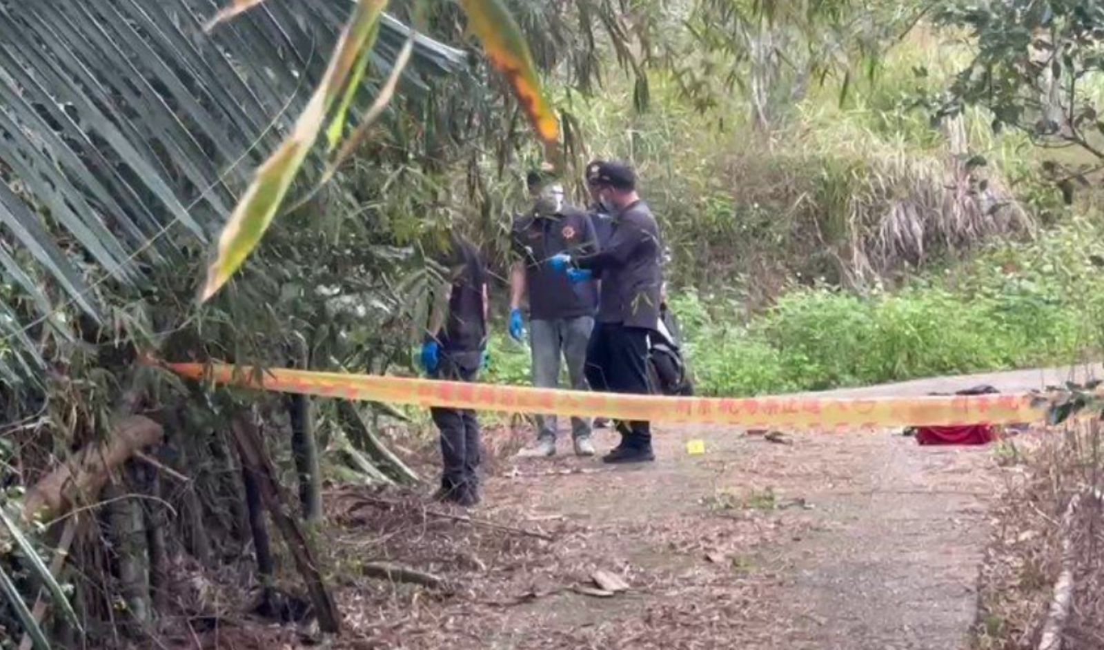 勒頸再開車輾過　冷血大叔虐殺小22歲女友棄公墓　報警編跳車謊言