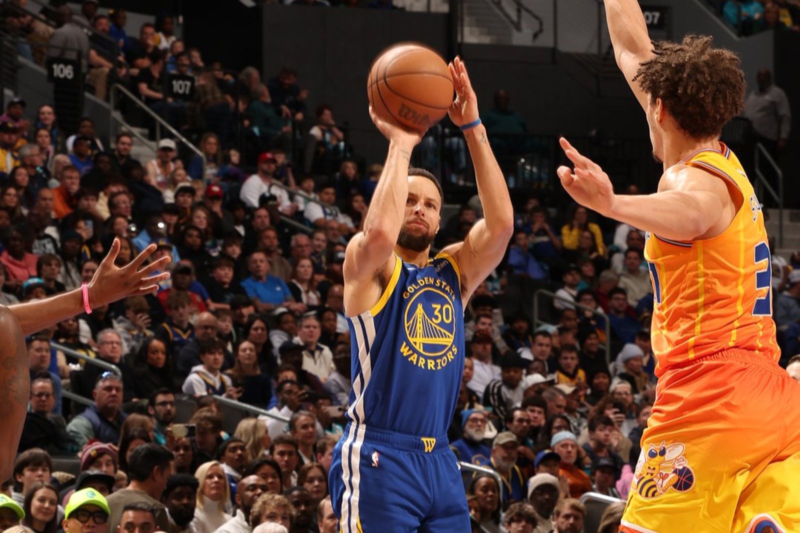 Curry父子合體寫歷史！生涯出賽2,134場　追平NBA史上第一紀錄