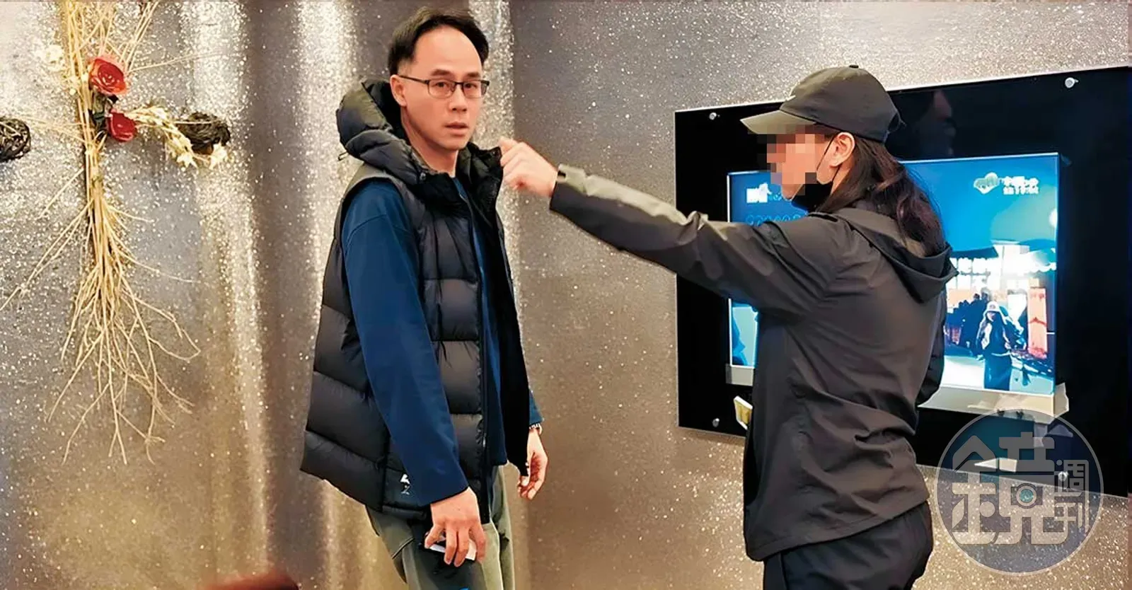 職籃教練許智超(左)與小三在摩鐵幽會,被妻子(右)抓包質問。圖/鏡週刊