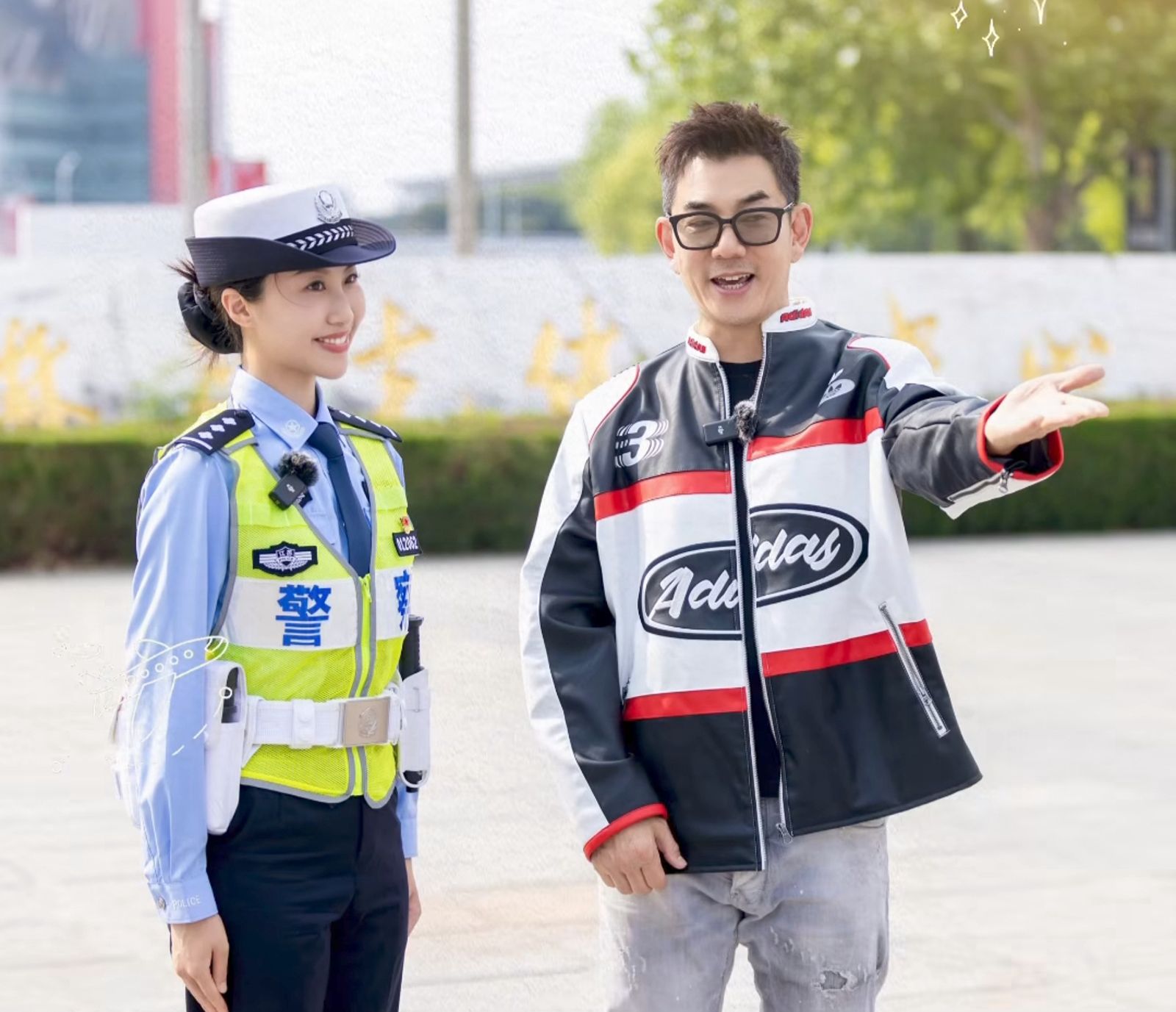 任賢齊在社群分享和南京交警的合照照片。翻攝任賢齊IG