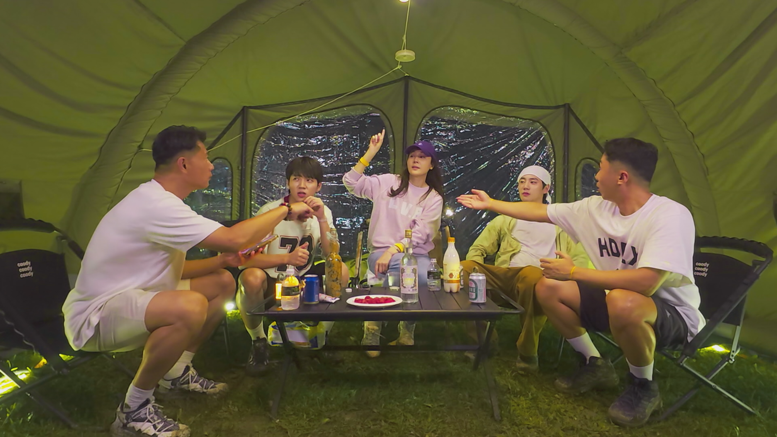 成員們享受高質感露營。客家電視提供