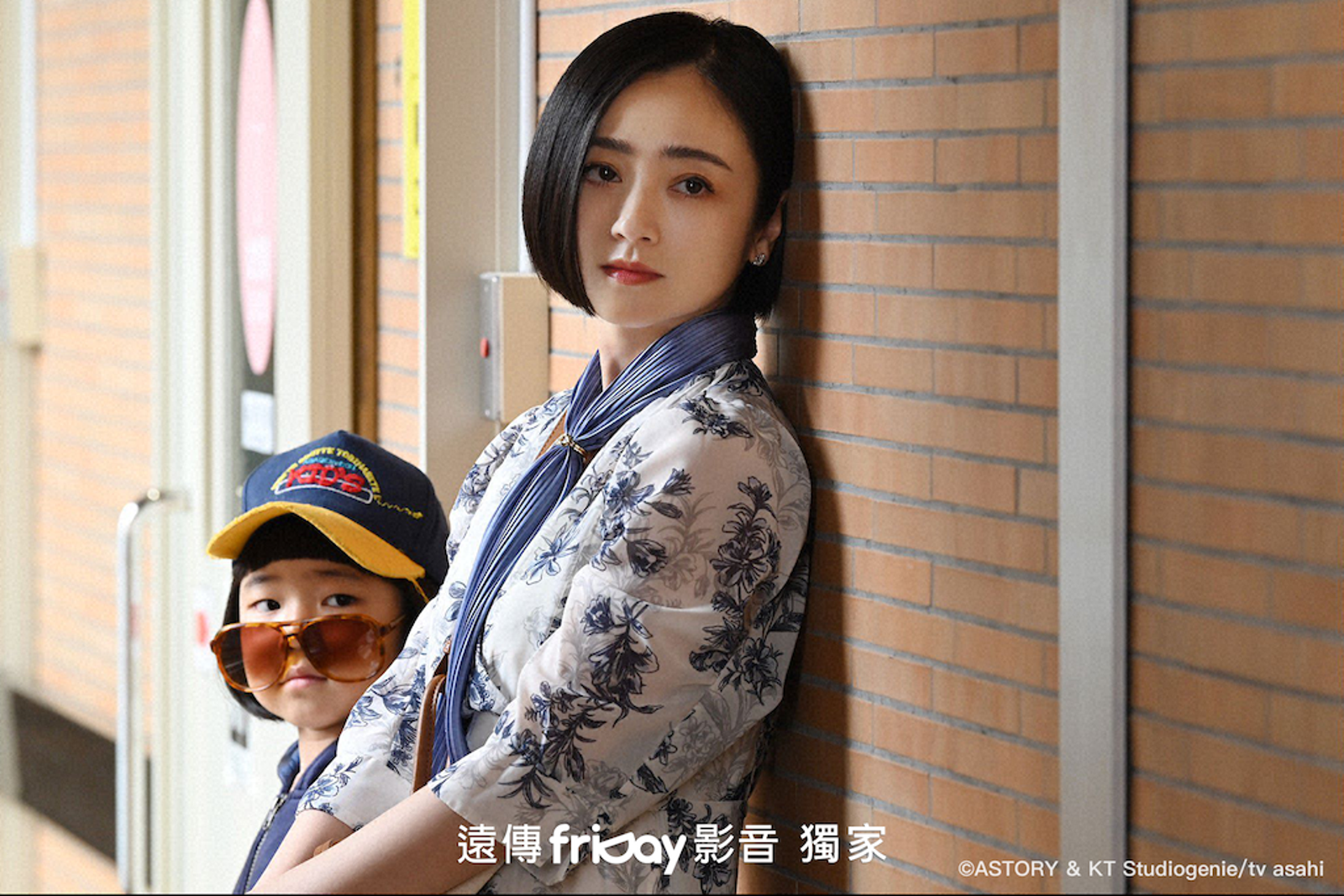 永尾柚乃(左)、安達祐實兩代童星齊飆演技。friDay影音提供