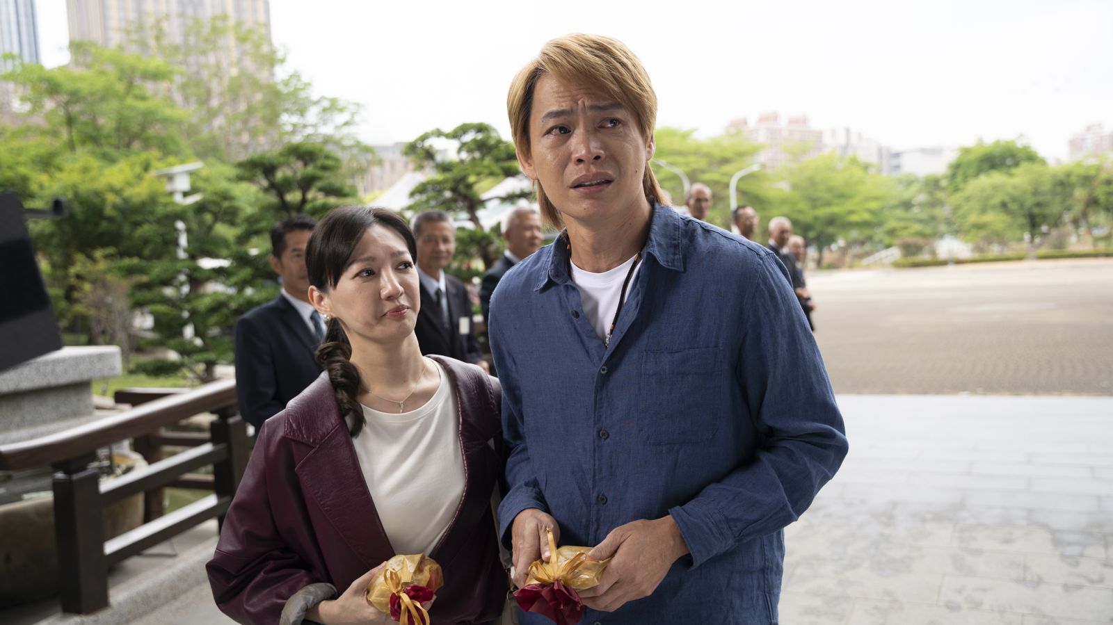 黃鐙輝(右)與李杏在《九如一家人》中演夫妻。華視提供