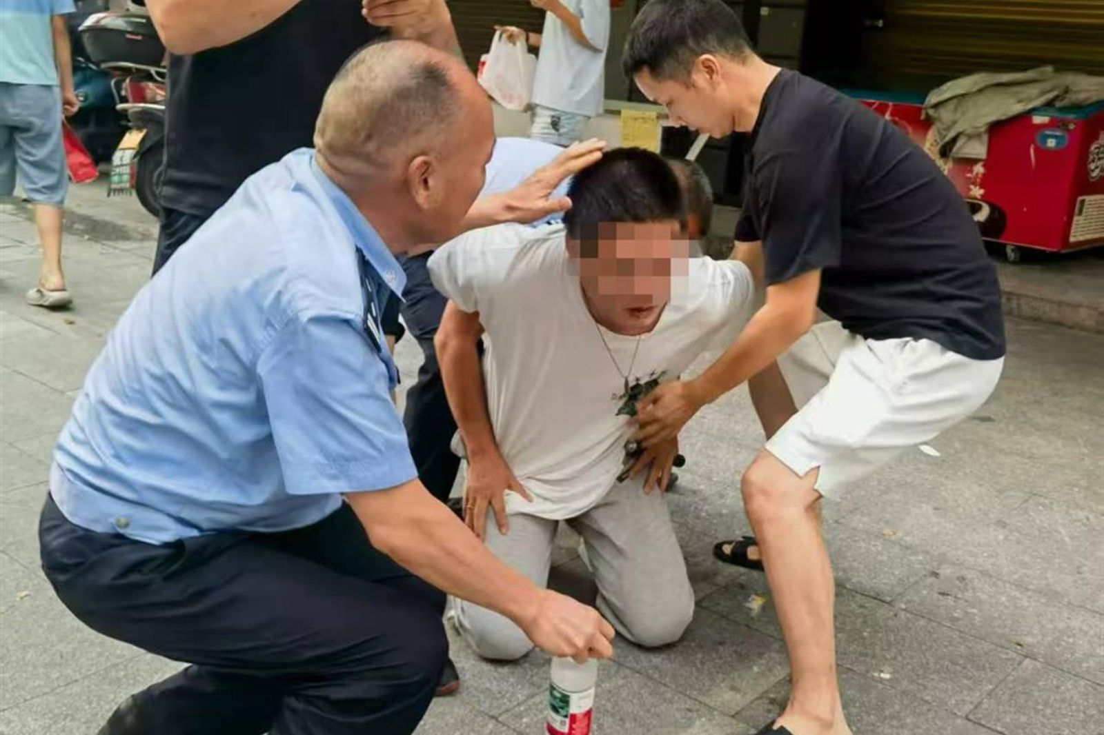 湖南爆小學校門隨機砍人！2幼童死亡、3人受傷　31歲男嫌遭逮捕