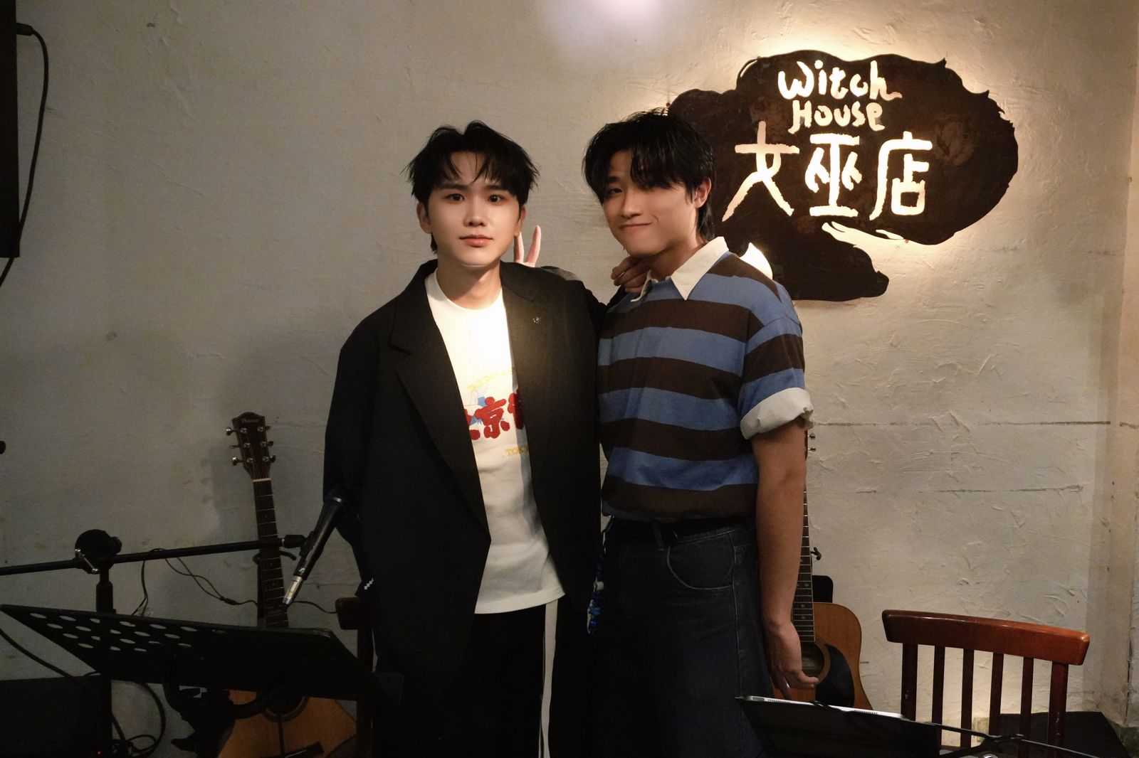 20261019黃莑茗(左)18日台北最終場邀請陳宇祥(右)驚喜合唱。圖/種子音樂