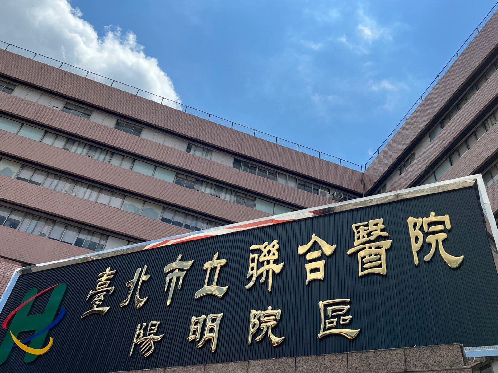 200萬現金瞬間被搶！　陽明醫院外面交虛擬幣翻臉...嫌犯逃竄中