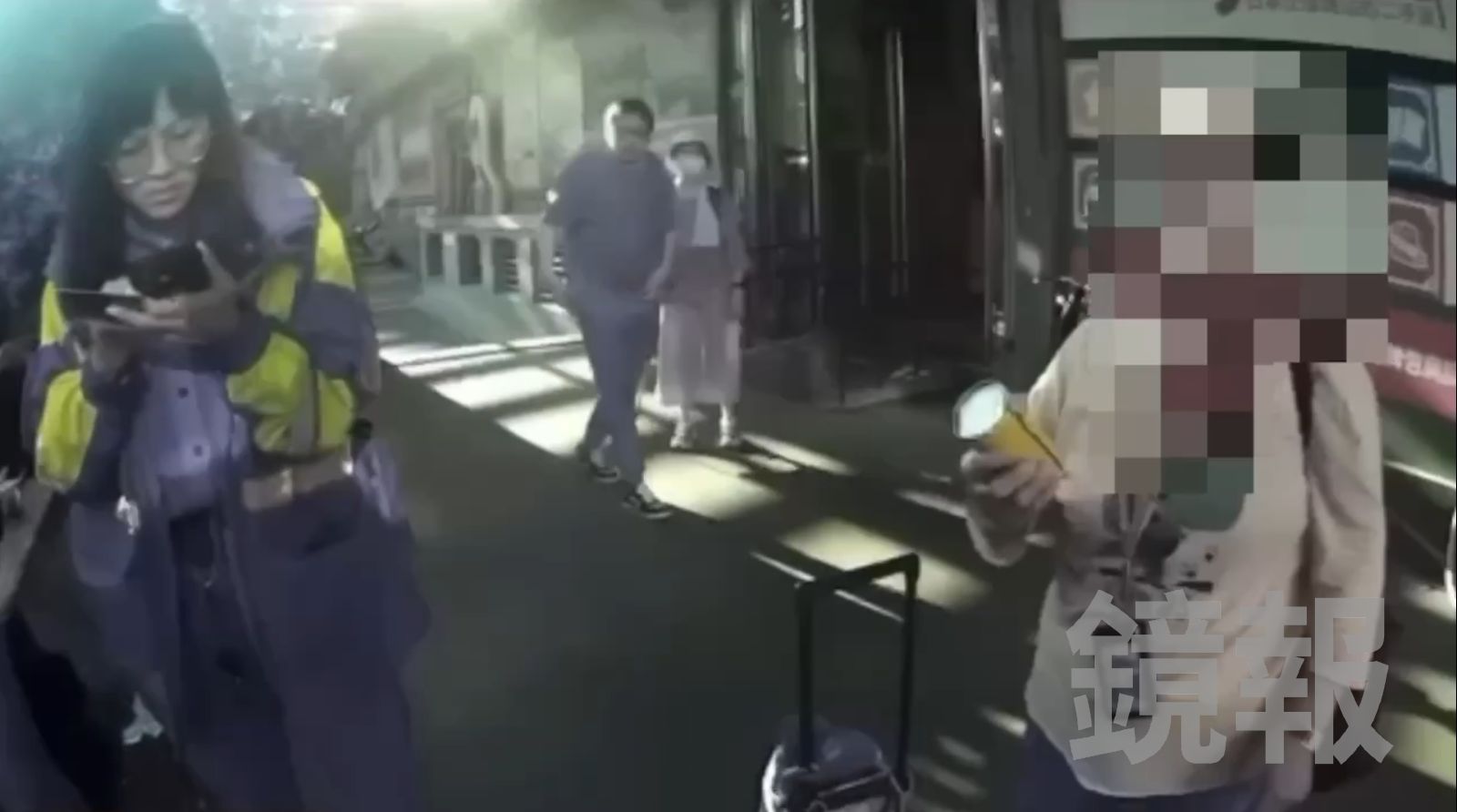 電梯秒變高齡「擂台賽」橫跨30歲量級　8旬嬤狂扁阿姨　飲料罐爆頭不手軟