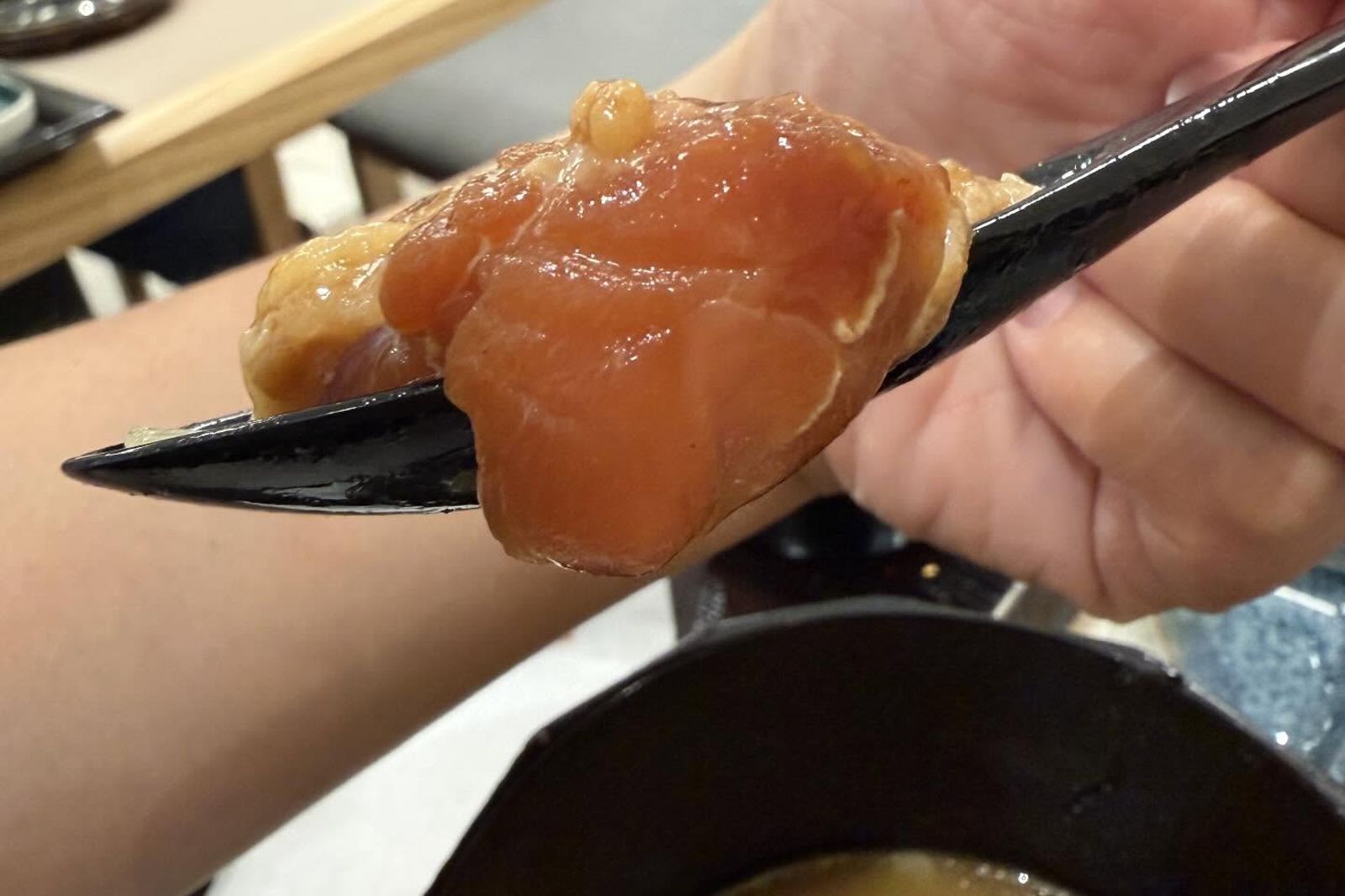 台中漢神洲際才剛開幕又出包！　美食店家「生雞肉上桌」…顧客吃下肚噁心乾嘔