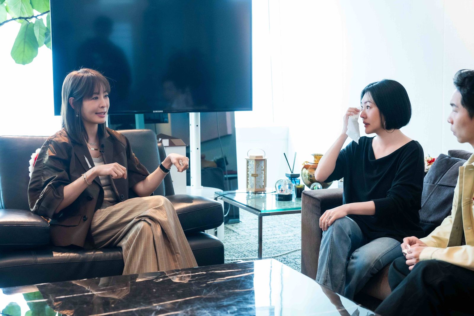 小S（右）憶起賈永婕（左）拉她一把之事，不禁落下眼淚。東森綜合台提供