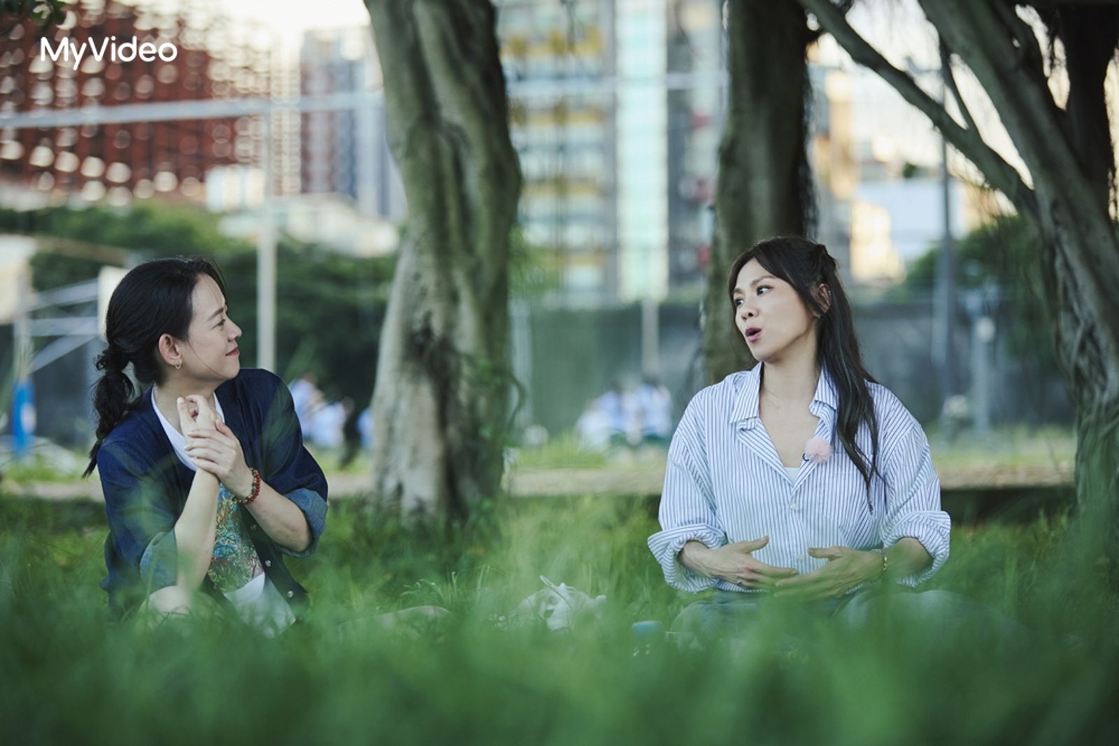 《我們回家吧3》曾寶儀（左）帶蔡健雅（右）訪問自己的秘密療癒景點。台灣大哥大MyVideo、三立提供