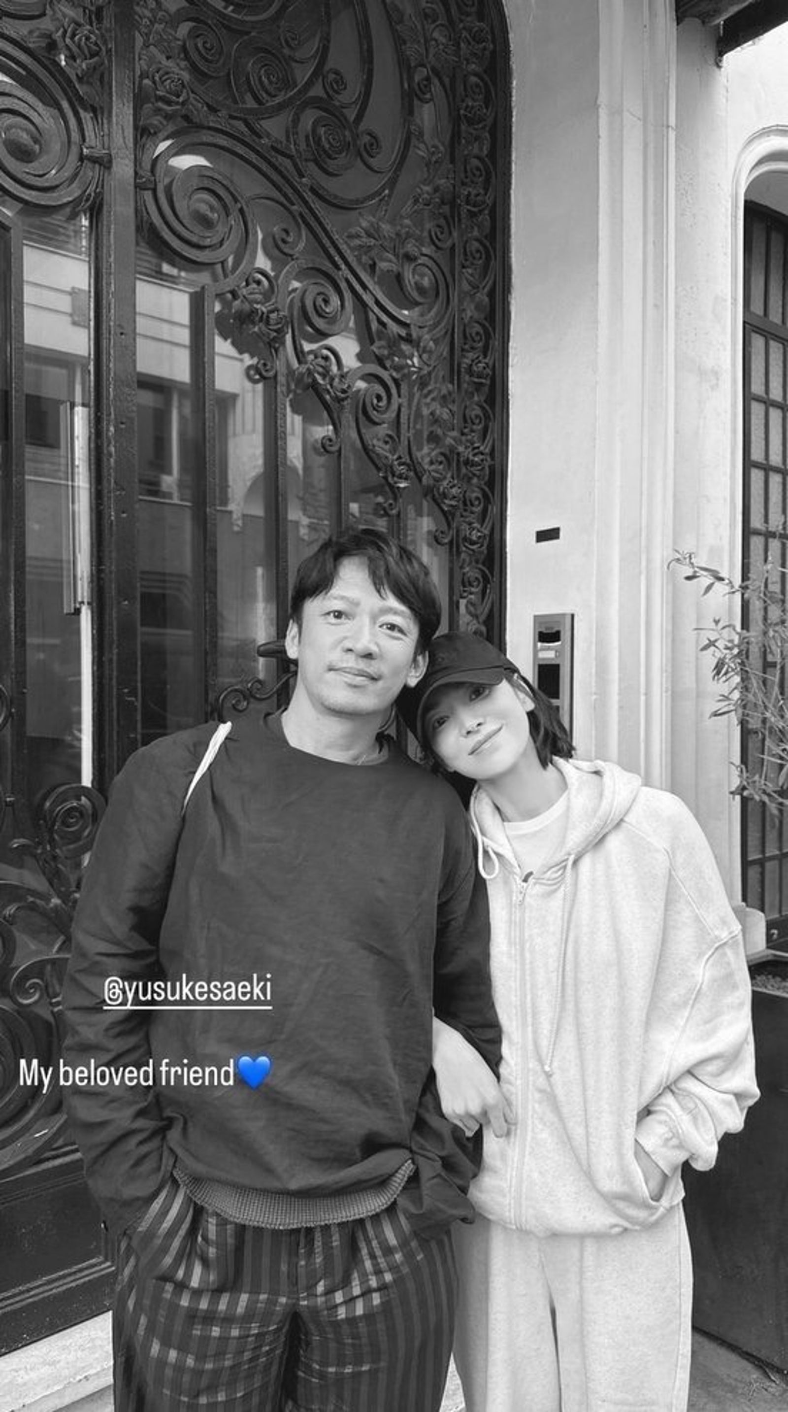 宋慧喬身邊又多了一位「男伴」,是她相識多年的日本化妝師好友。圖/翻攝自IG@kyo1122