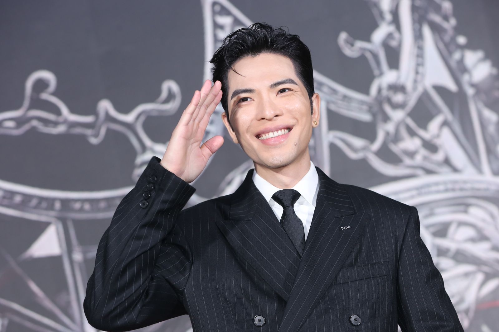 蕭敬騰雙喜臨門　岳父康復出院、出道18年首換新東家 手傷現況曝光了