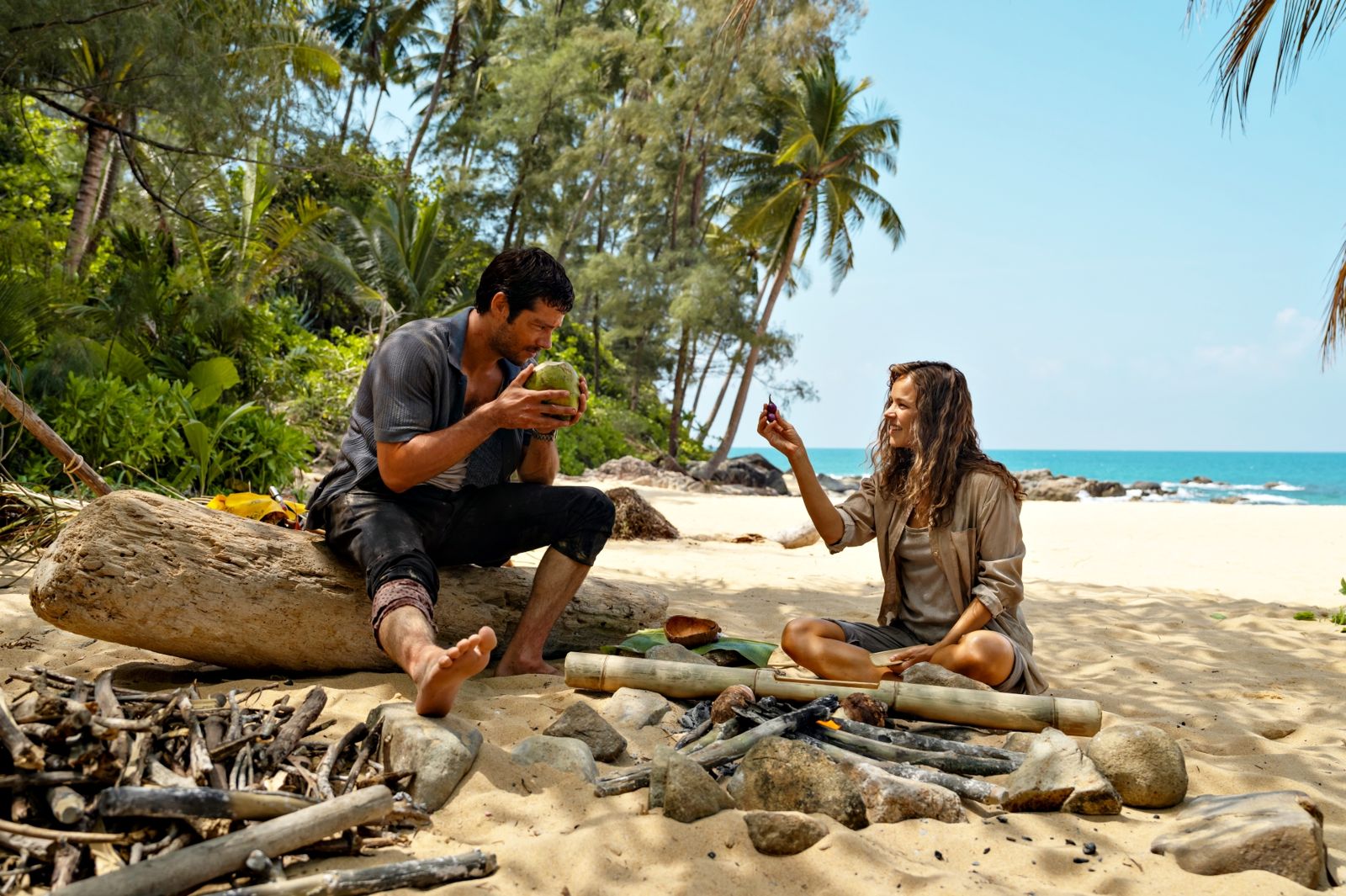 「真愛女神」瑞秋麥亞當斯黑化！　《荒島囚救》狂砍惡上司爛番茄93%