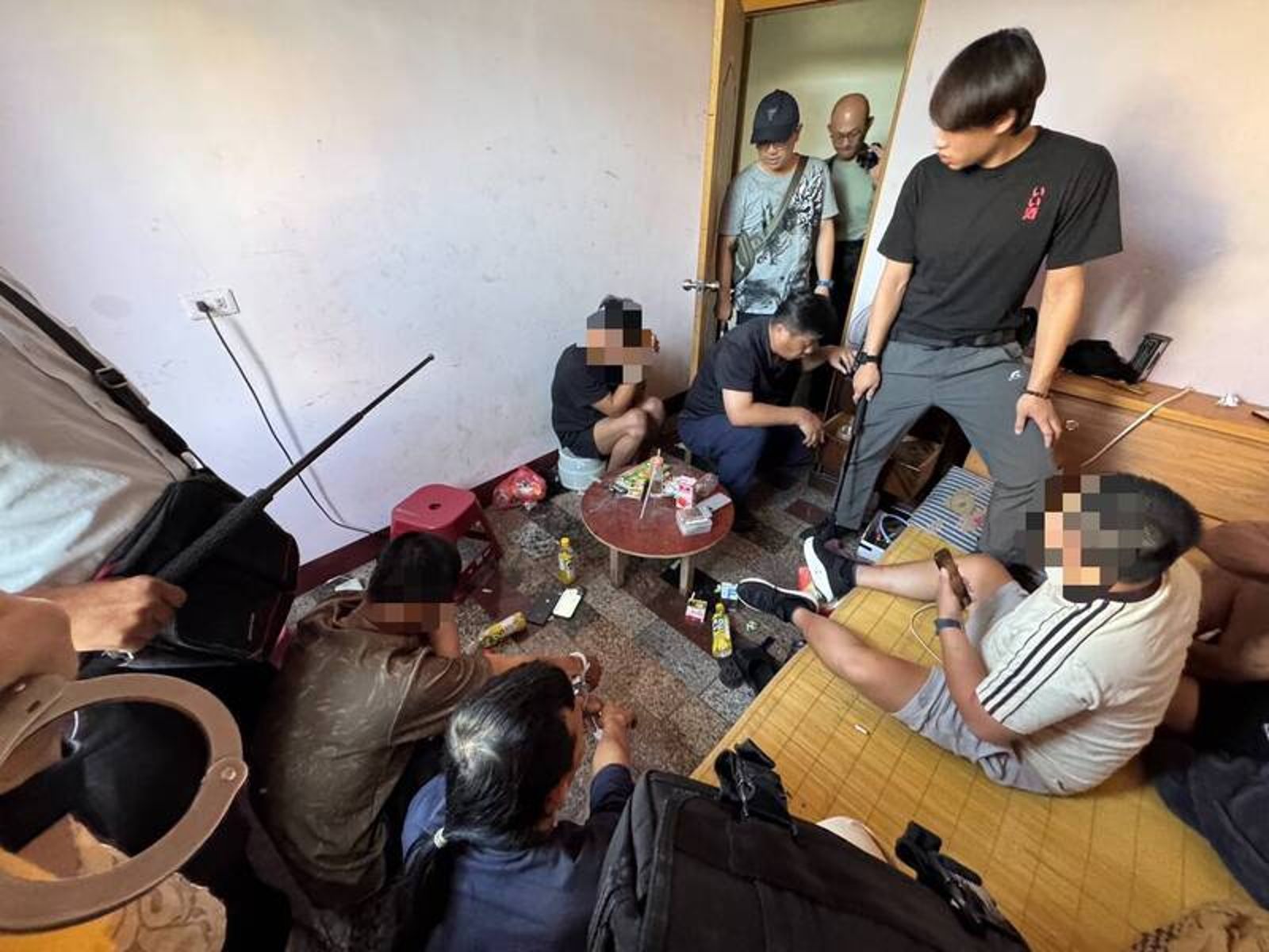 為了2億越南盾擄人凌虐!越籍移工遭「剁2指錄影」跨海勒贖 2人落網、3人在逃