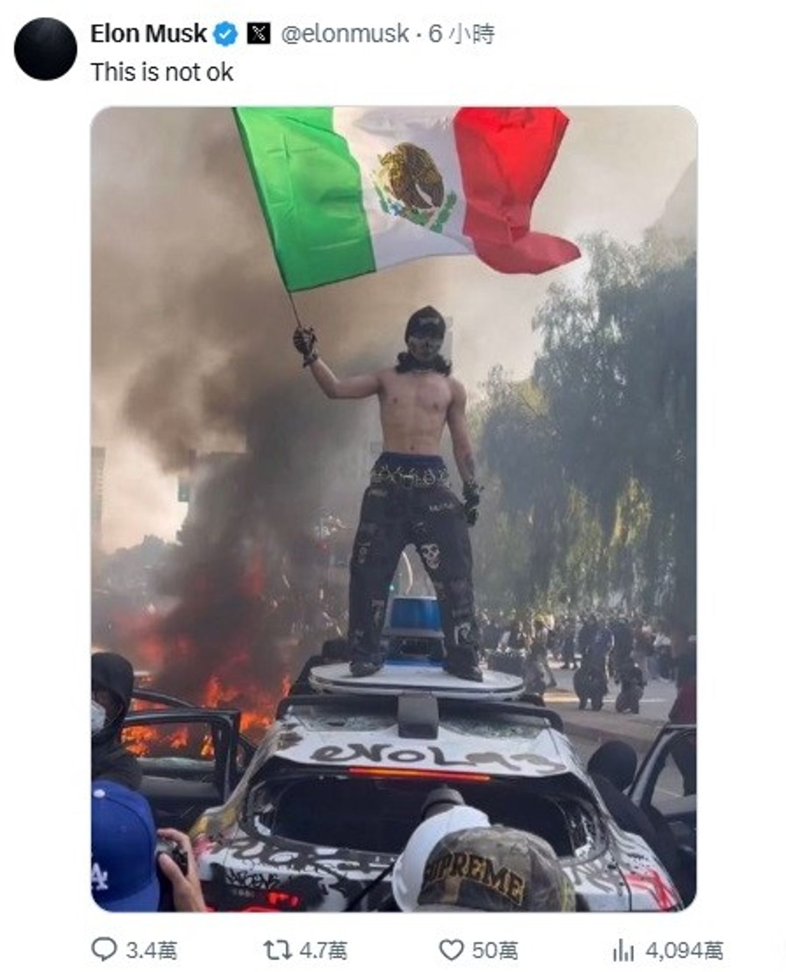 馬斯克看到Google的Waymo自動計程車運行車隊被燒毀,在X社交平台對抗議民眾焚車行為頗不以為然,六小時累積了破4千萬人聲量。(翻攝X社交平台)