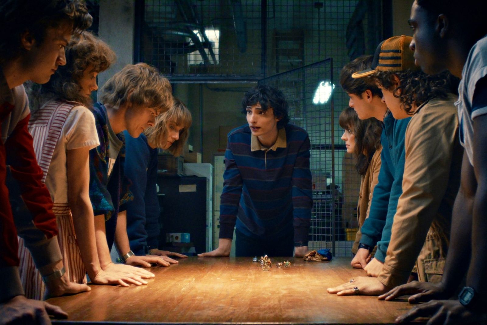 怪奇物語》第5季最終季故事一開場就全速推進。Netflix提供