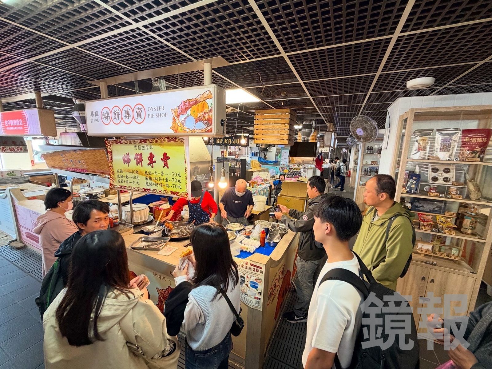 「馬祖古早味𧋘餅專賣」是「介壽獅子市場」裡的人氣攤位之一。
