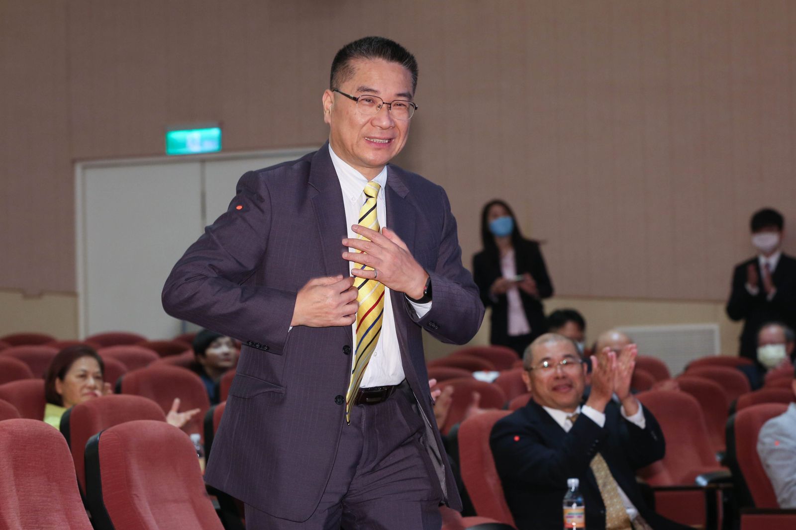 人物／同窗好友卓榮泰領入政壇　徐國勇政治路順遂卻因姑婆芋爆紅